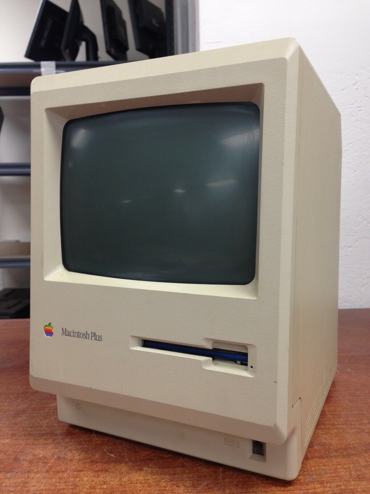 Vintage Apple Macintosh Plus 1 Mb Computer M0001A *Powers On/For Parts* | OO203