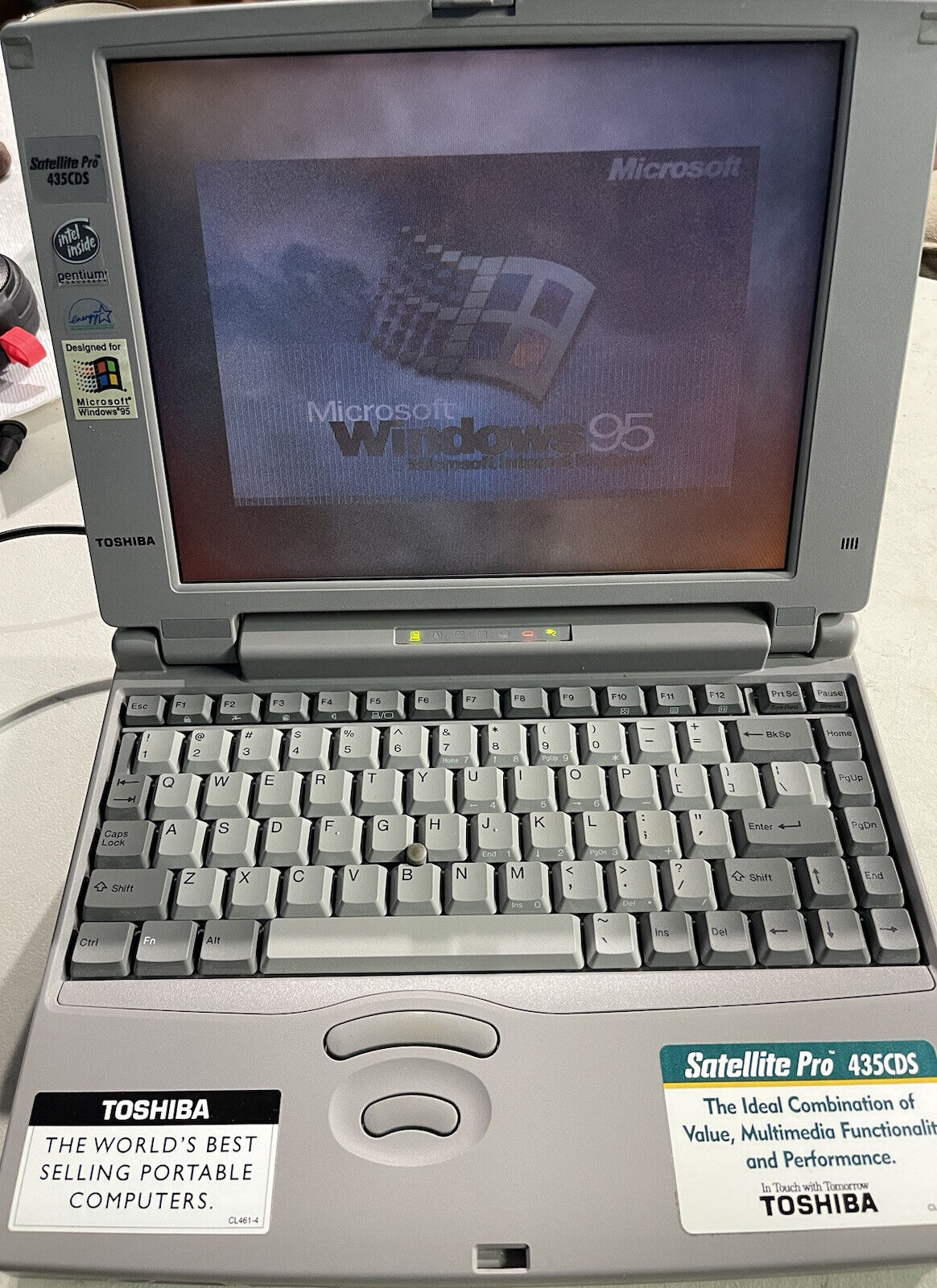 Vintage Toshiba Satellite Pro 425CDS-Bad Screen-Parts/Repair-Laptop ONLY-C643