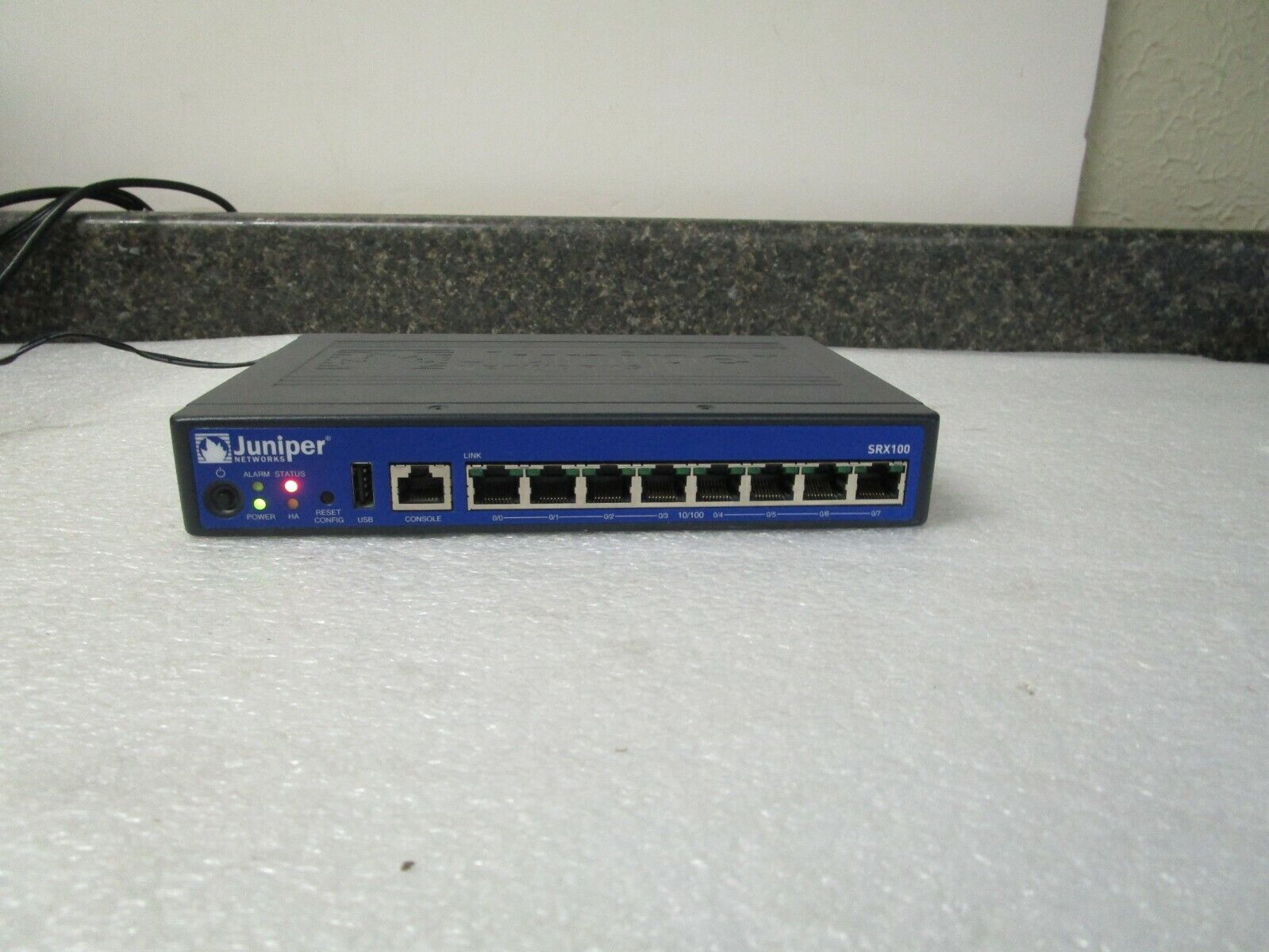 Juniper Networks SRX100 8-Port Firewall Security Services Gateway + Power Supply