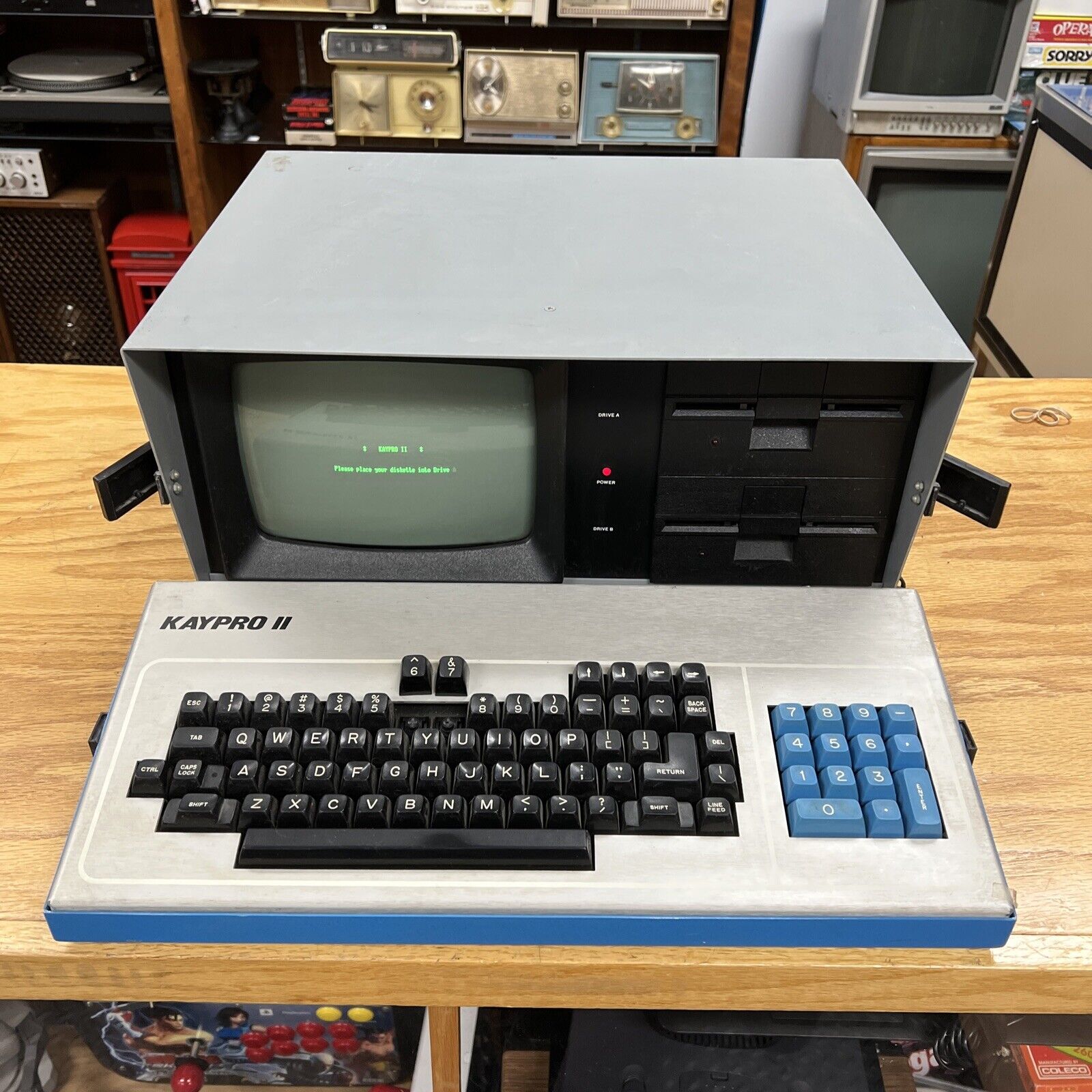 Vintage 80's KAYPRO II 2 Portable Computer Powers On with Keyboard 