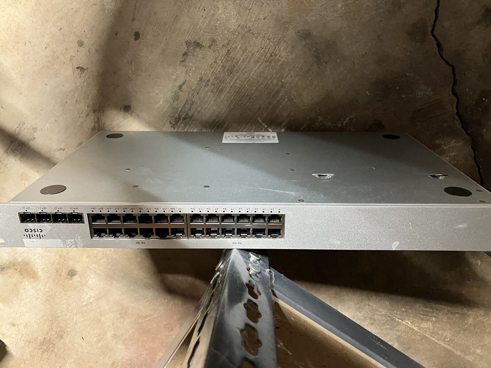 Cisco Meraki MS220-24P-HW  L2 24-Port Gigabit 370W PoE Switch 4x SFP  Unclaimed