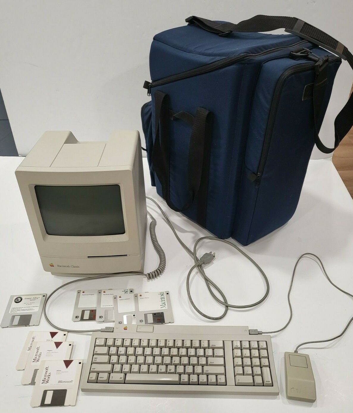 Macintosh Classic 1991 Vintage Apple M0420 w/ Case & Accessories TESTED WORKING