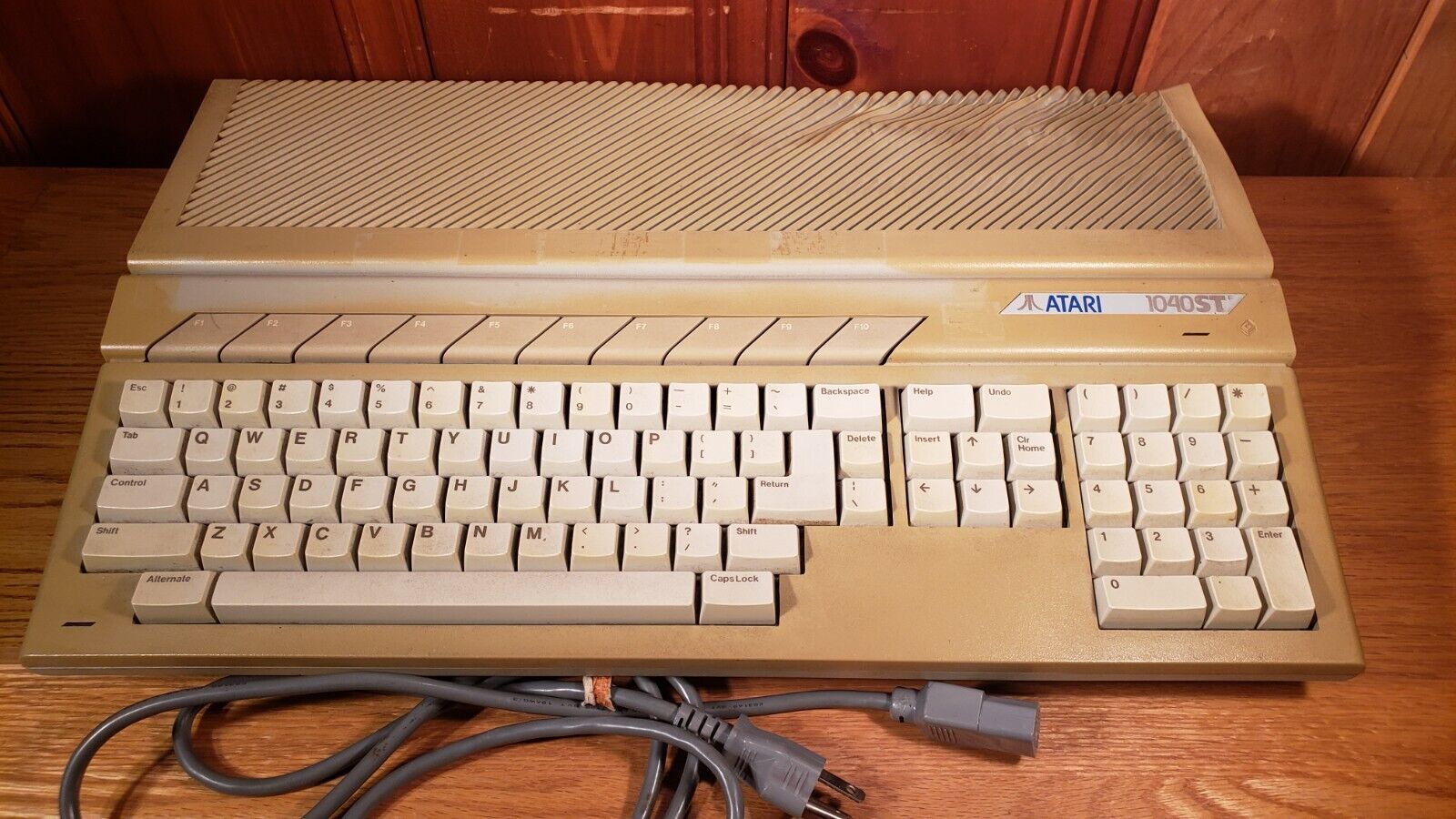 Vintage Atari 1040ST Computer Powers On Cursor Moves Wont Read Disc Sold As-Is 