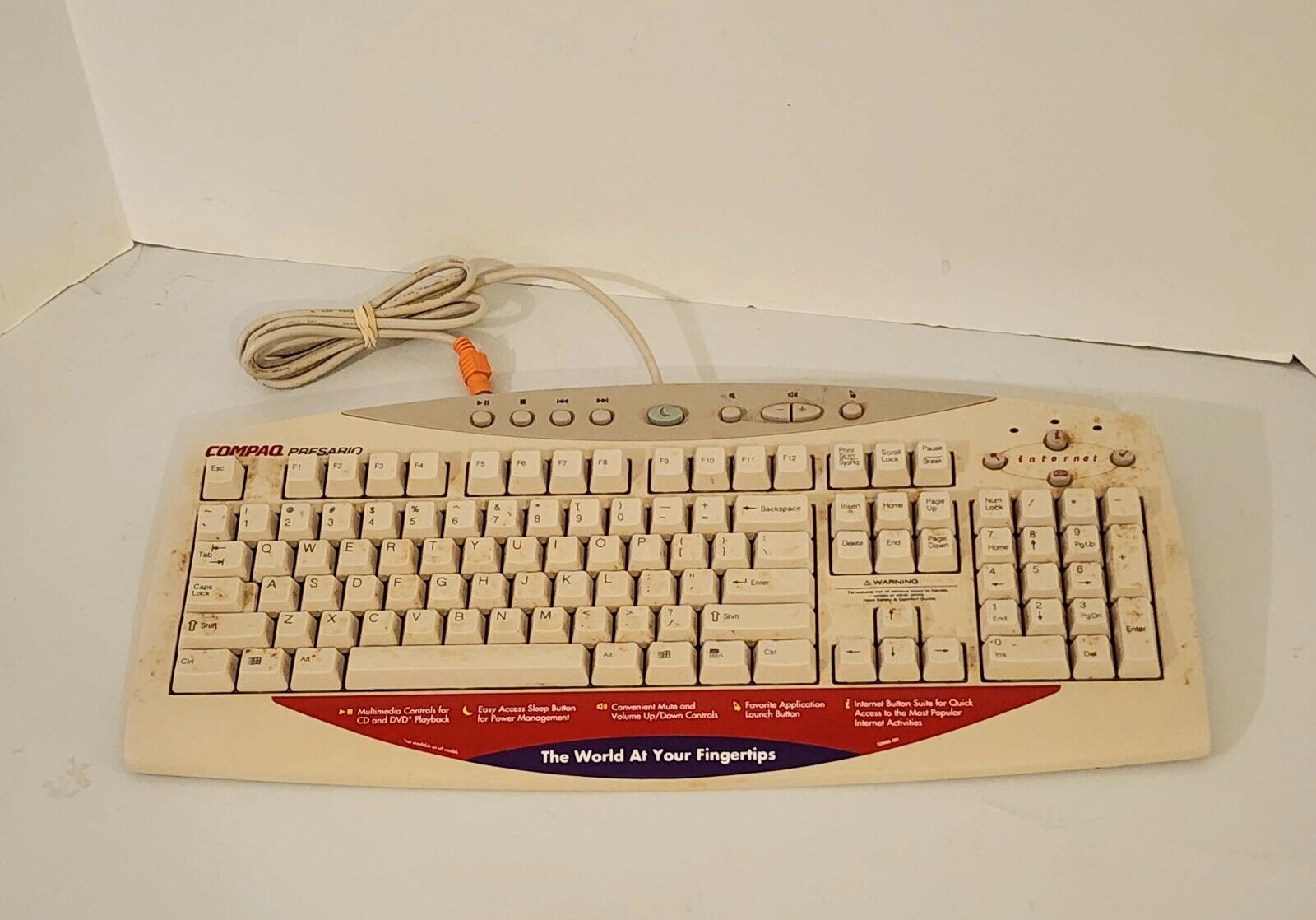 Vintage Compaq Presario SK-2700 Wired Keyboard. 