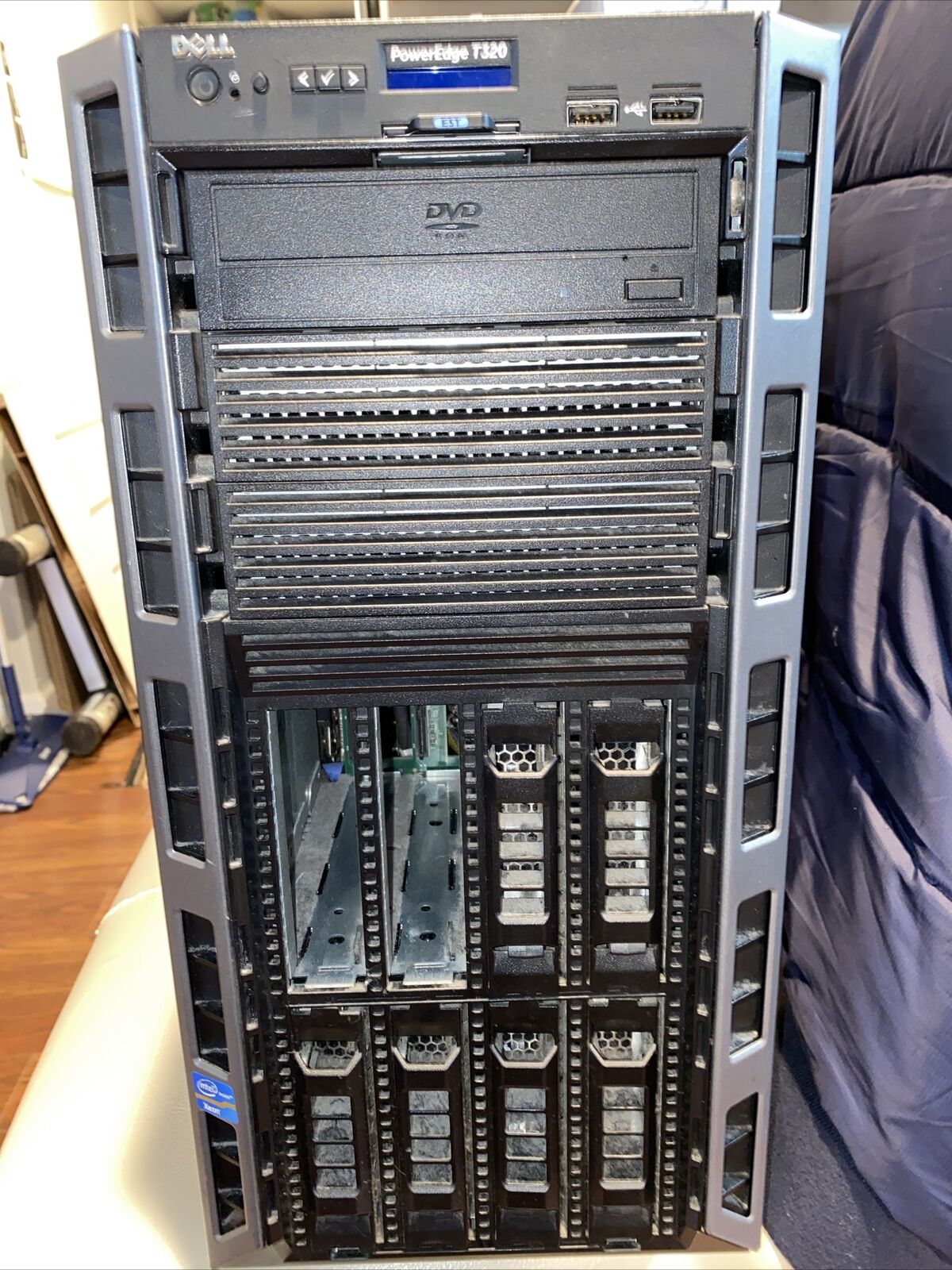 Dell powerEdge t320  server 8gb ram intel xeon e5-2403  Dual hot swap pow supply