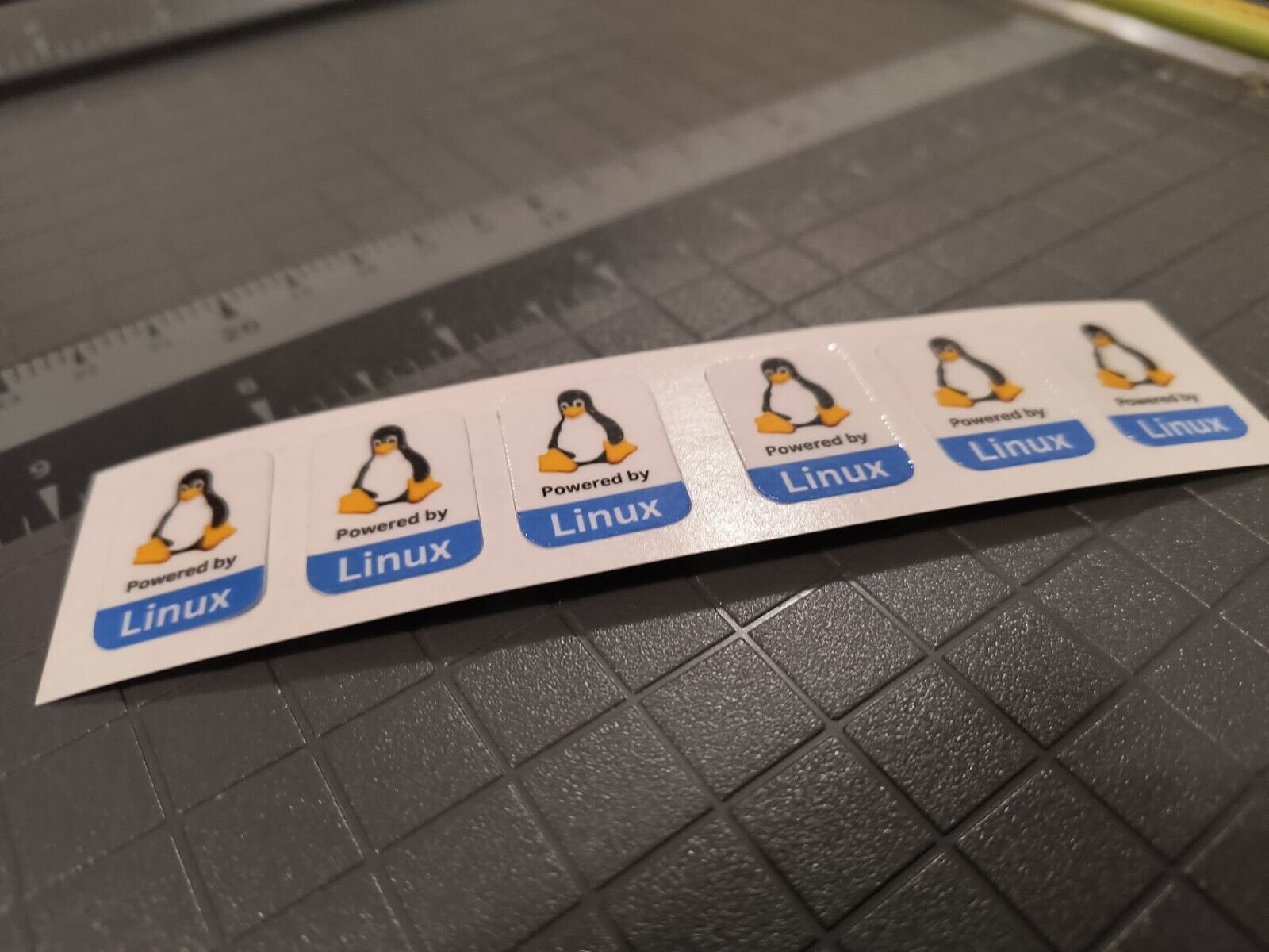 6x Powered By Linux Computer Sticker Decals Desktop Laptop Server Badge Decal
