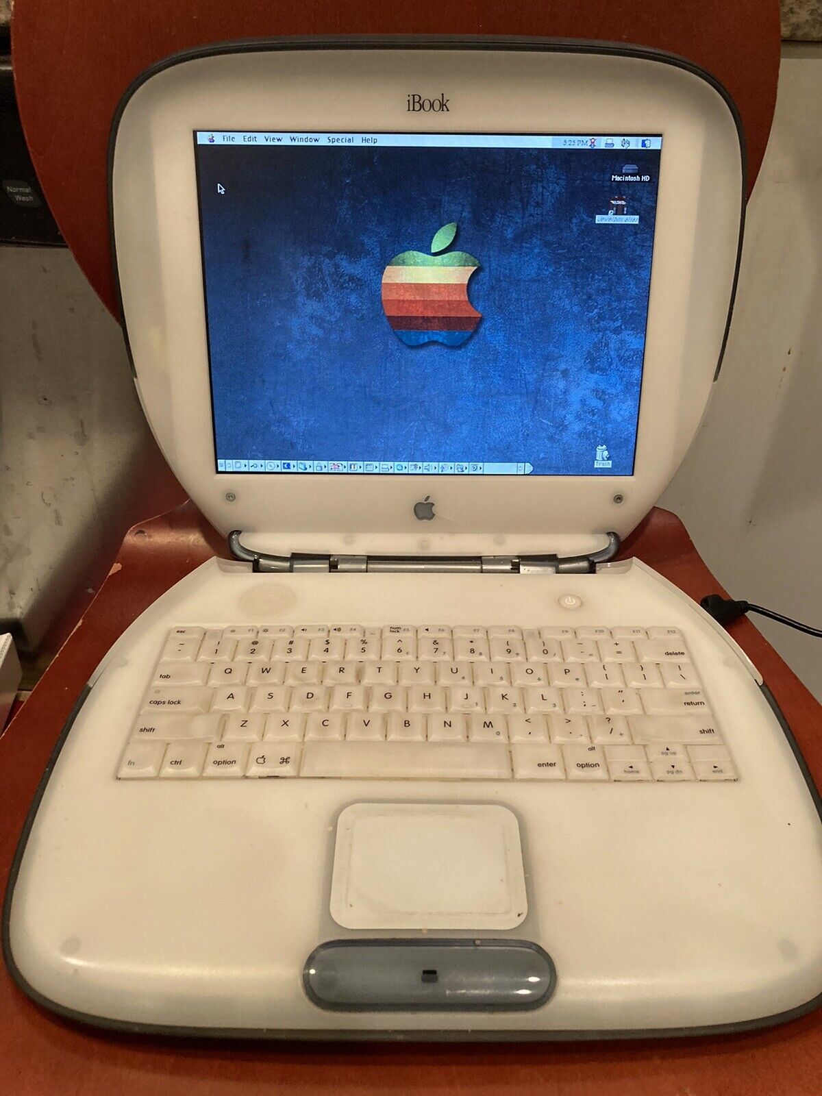 Vintage Apple iBook G3 Graphite Clamshell 466mhz Firewire OS 9 & 10