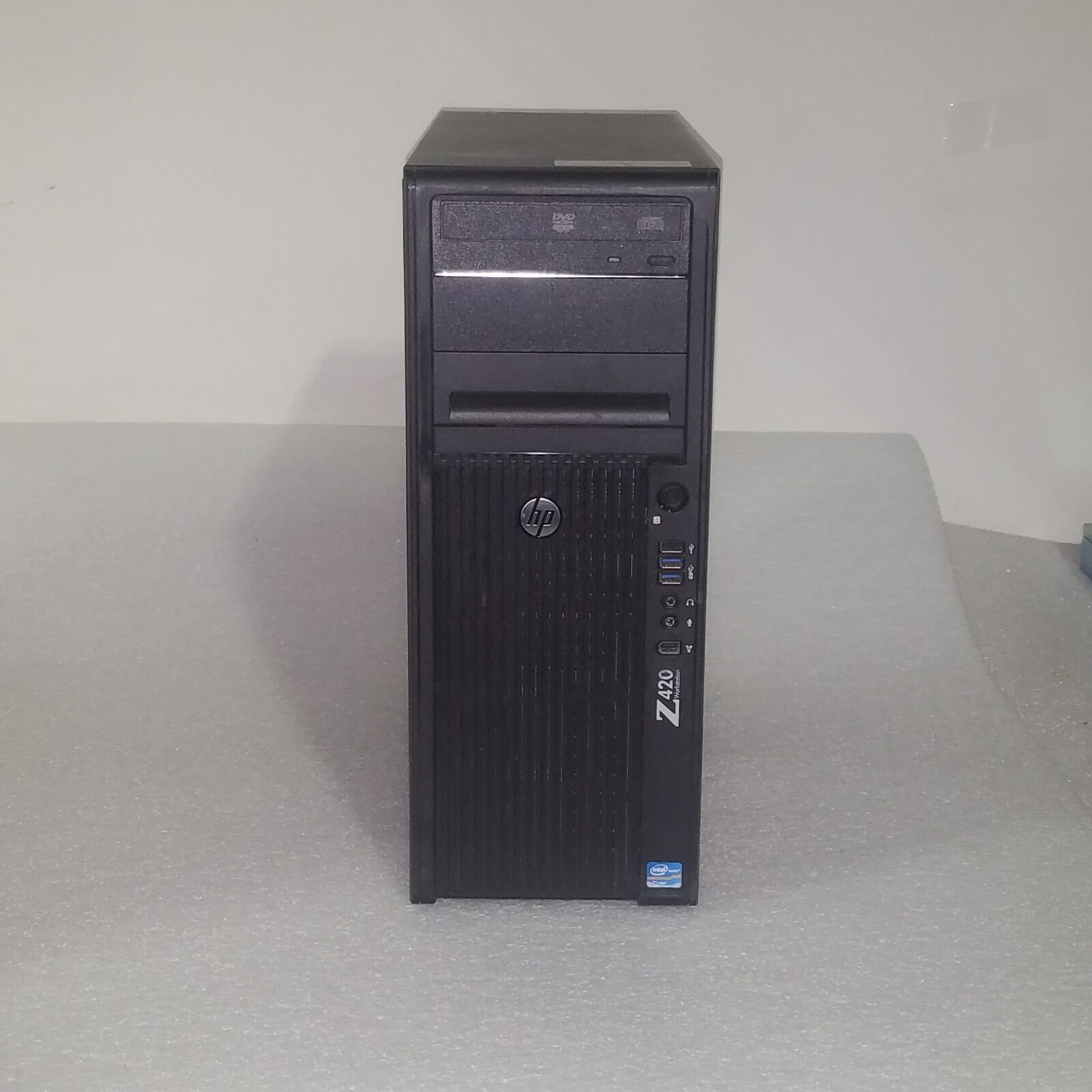 HP Z420 Workstation Xeon E5-2690 2.9ghz 8-Cores / 32gb / 1TB / DVD /  Win10