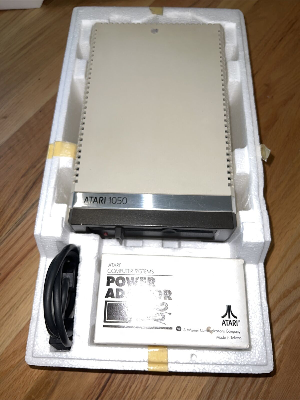Atari 1050 diskette drive for Atari 800 800XL 130XE 65XE 1200XL.  OEM Box