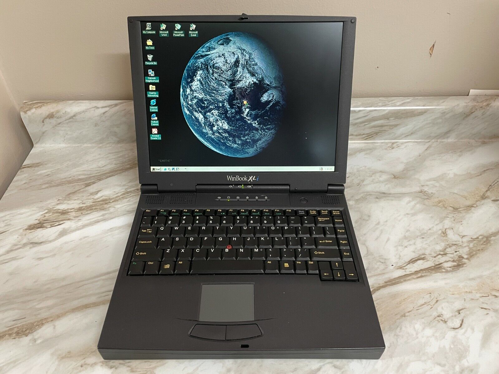 Vintage Retro Winbook XLi Laptop Pentium II 300mhz 4GB HDD Windows 98