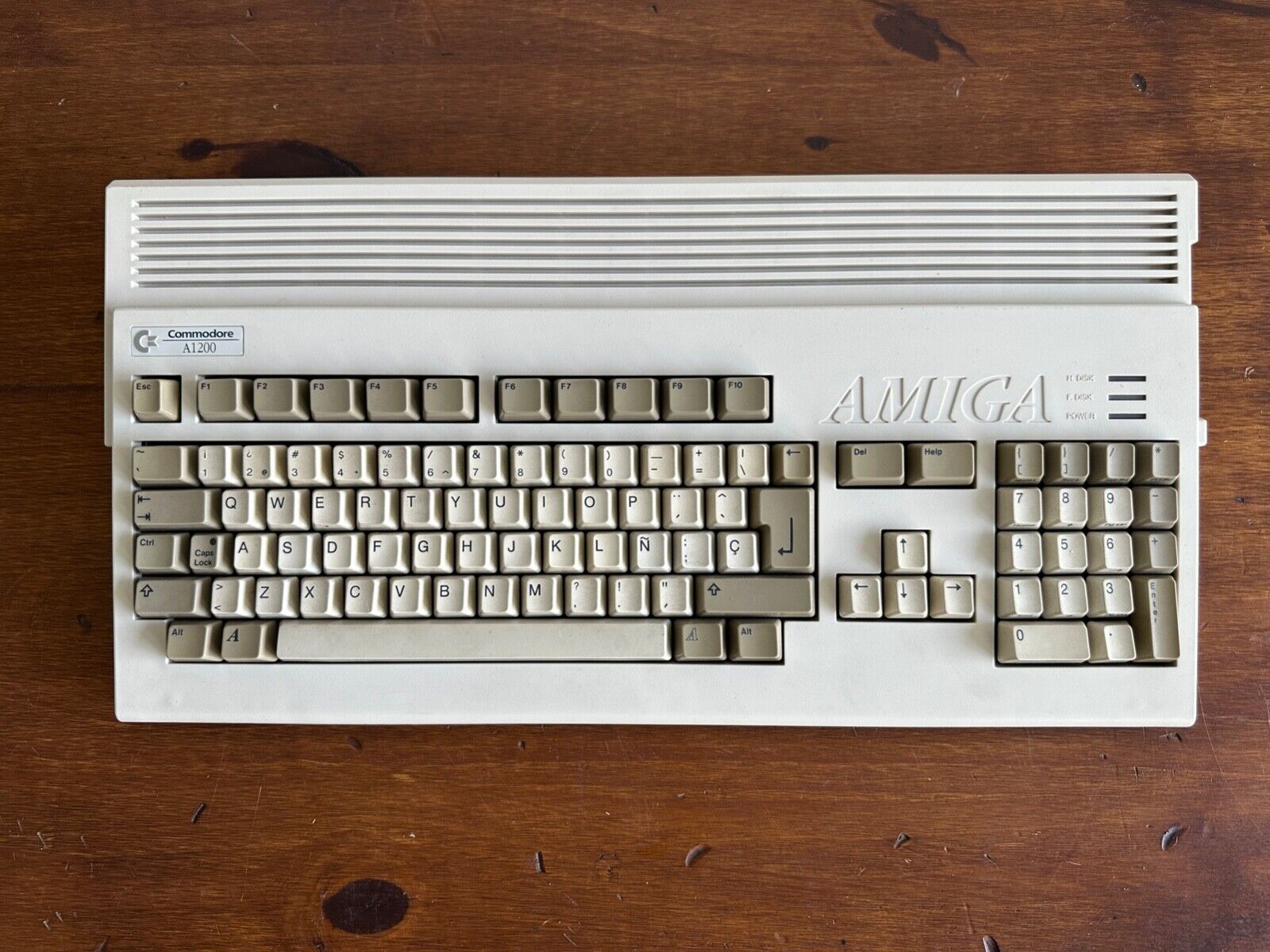 A1200 Commodore Amiga 1200 Vintage Computer AS-IS for parts or repairs. PAL