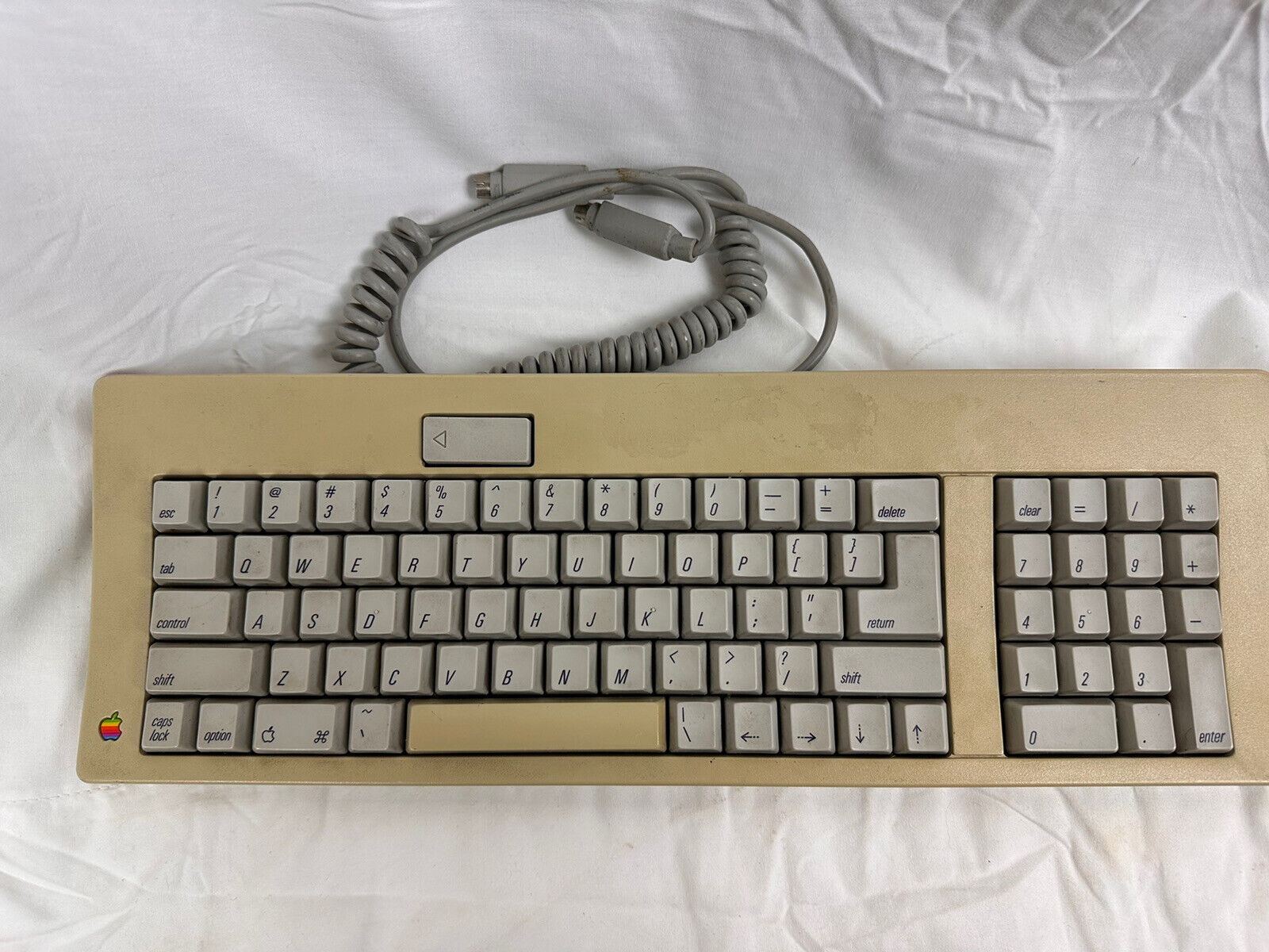 Vintage Apple M0116 Keyboard UNTESTED