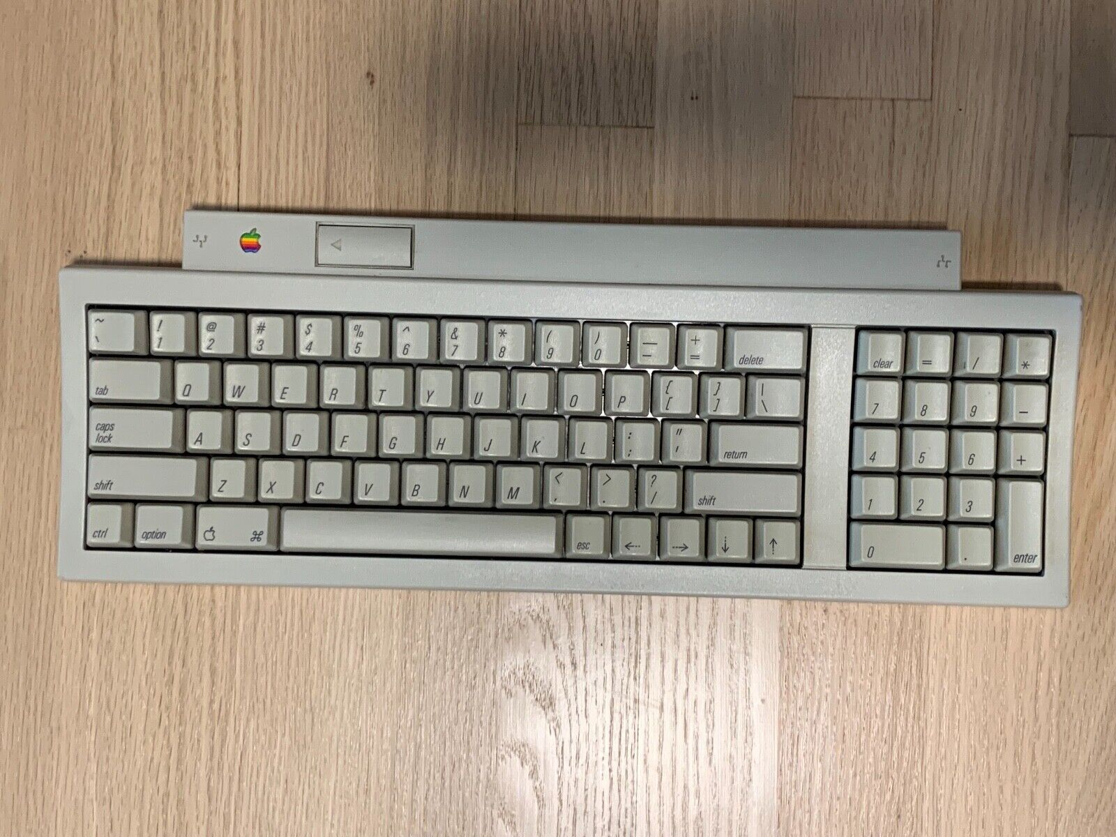 Vintage Apple Macintosh IIgs Keyboard II M0487 - Great Shape