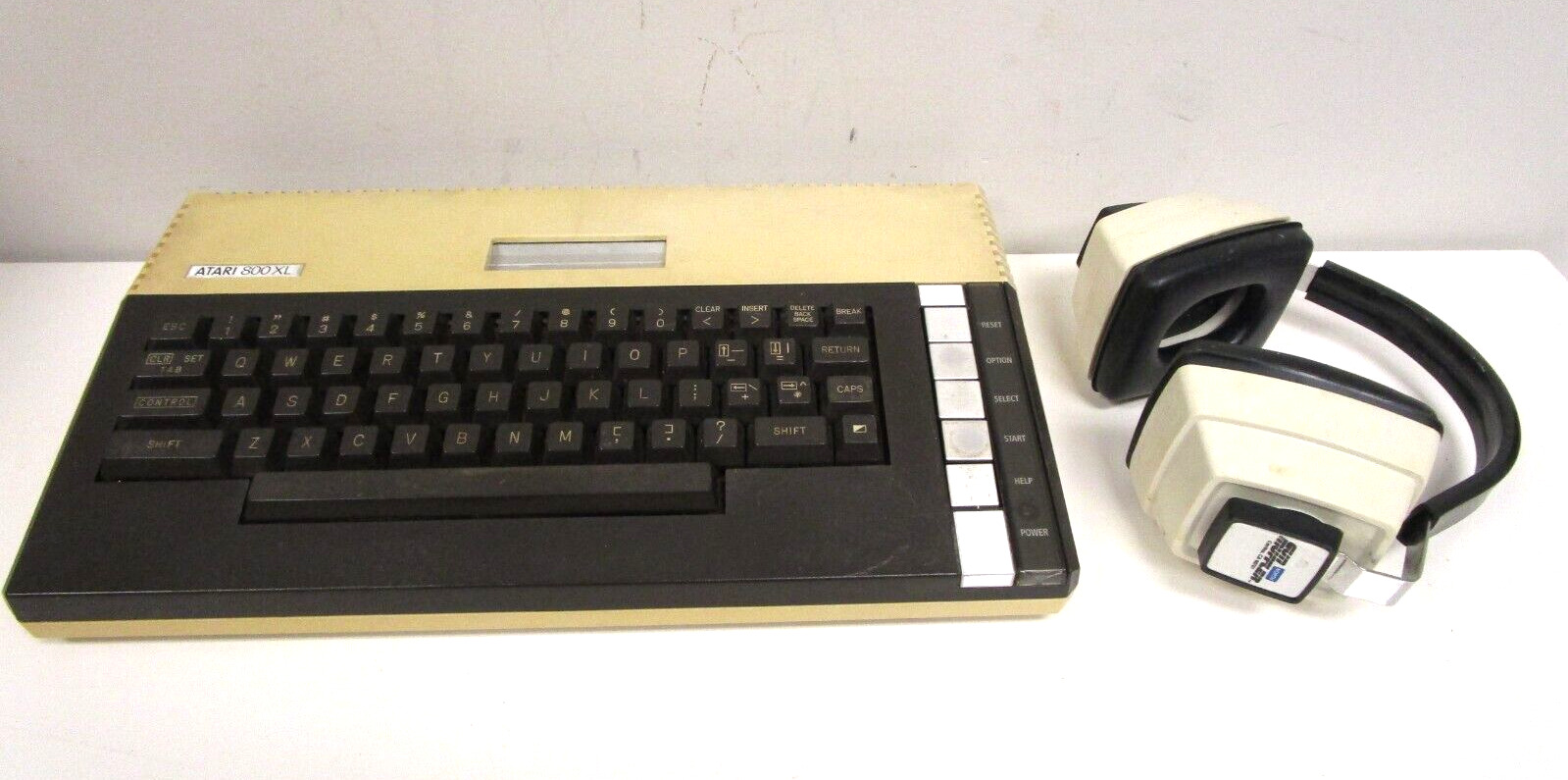Atari 800XL Vintage 8-Bit Home Computer & Headphones Untested
