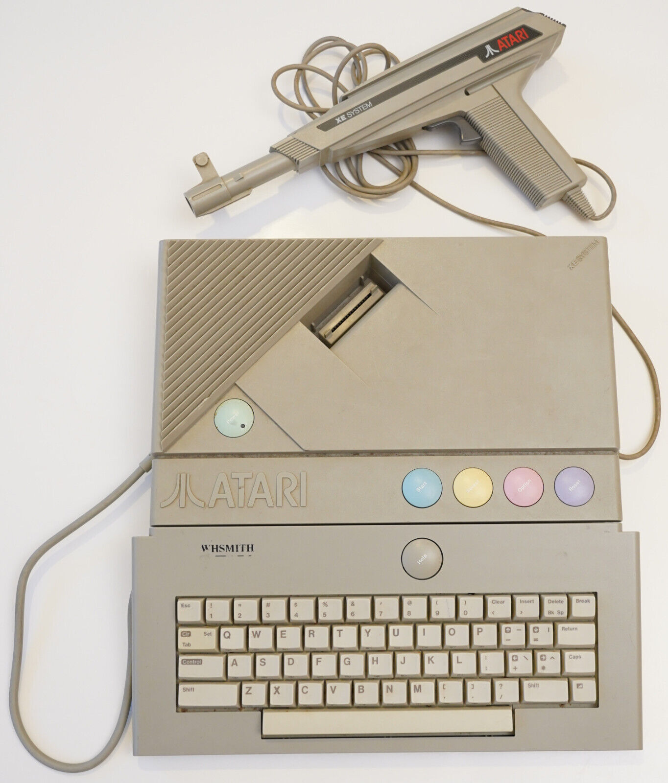 ATARI XE SYSTEM XEGS - With Keyboard and Pistol controller