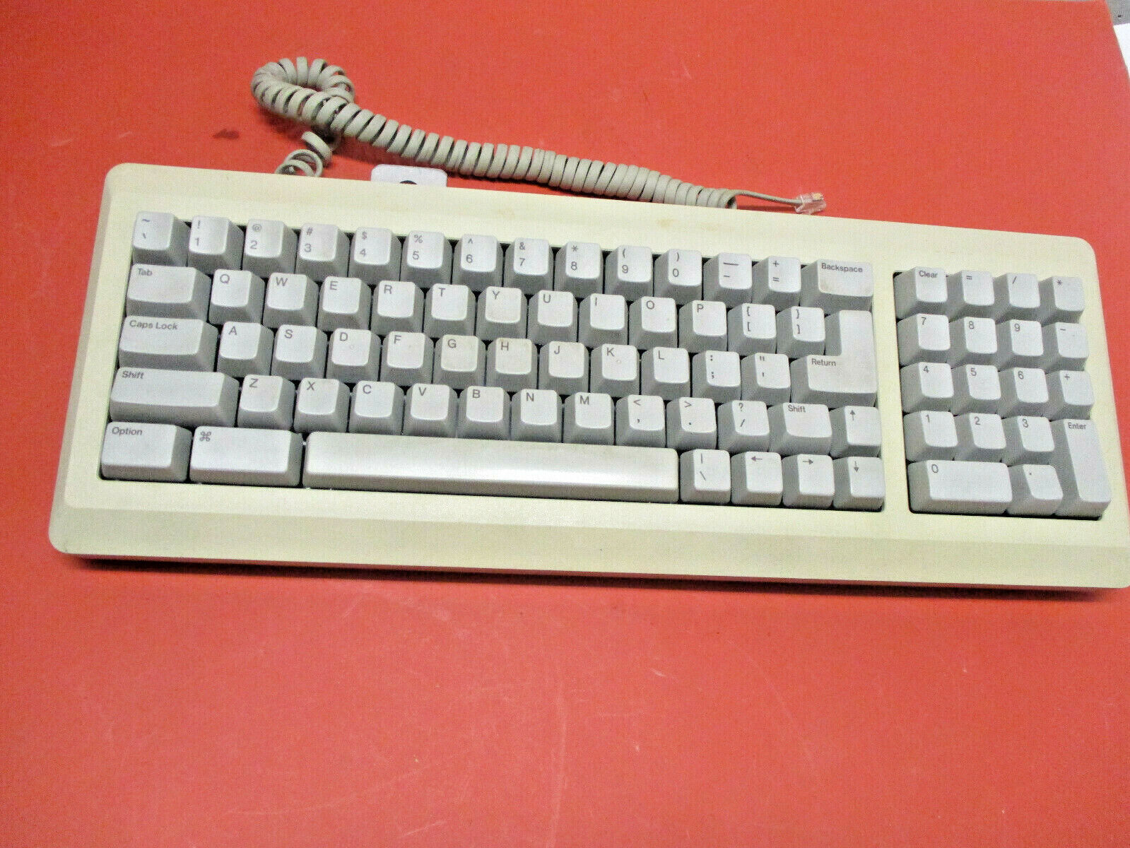 Vintage Apple Macintosh M0110A Keyboard  For Mac 128k, 512k PLUS Keyboard Cable