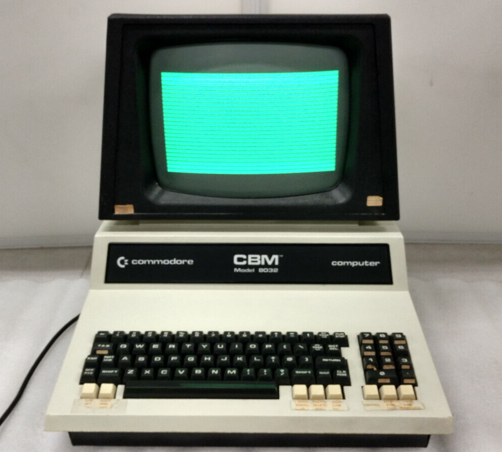 Commodore CBM 8032 Computer (8032-32 B) Powers on  AS-IS