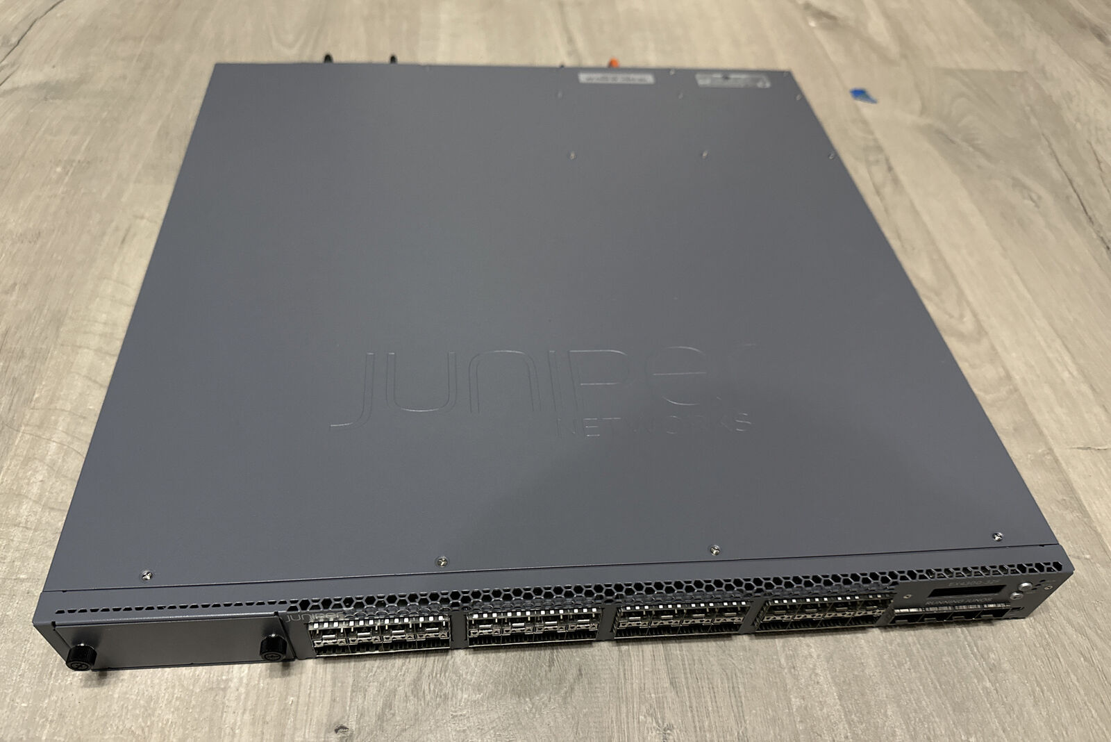 Juniper EX4300-32F Port Switch.
