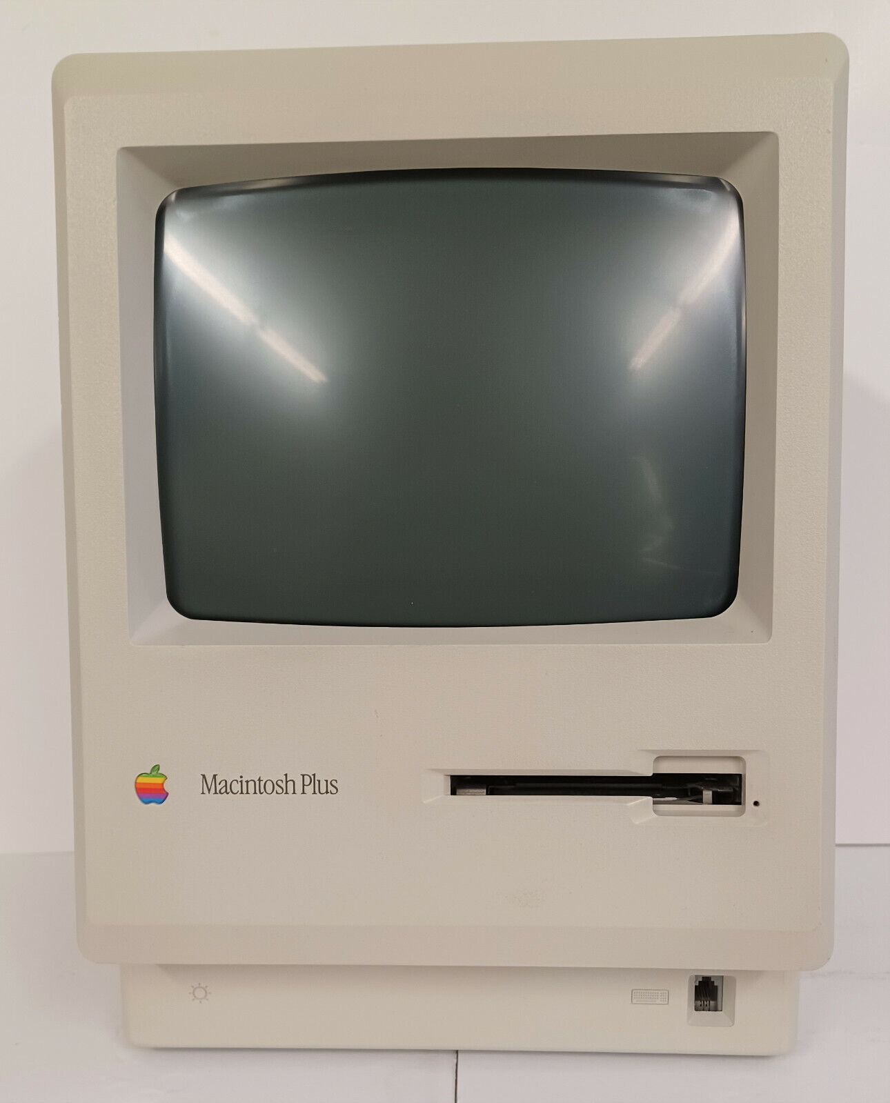 VTG Apple Macintosh Plus M0001A 1MB Computer Only - POWERS ON PARTS REPAIR AS IS