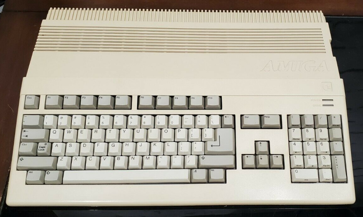Vintage Amiga 500 Computer w/ Chicken Lips Hi-Tek Space Invaders Keyboard, As-Is