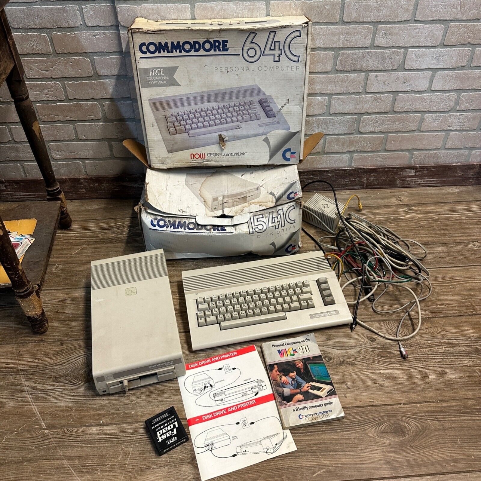 COMMODORE 64C VINTAGE COMPUTER 1541c DISK DRIVE WITH BOX