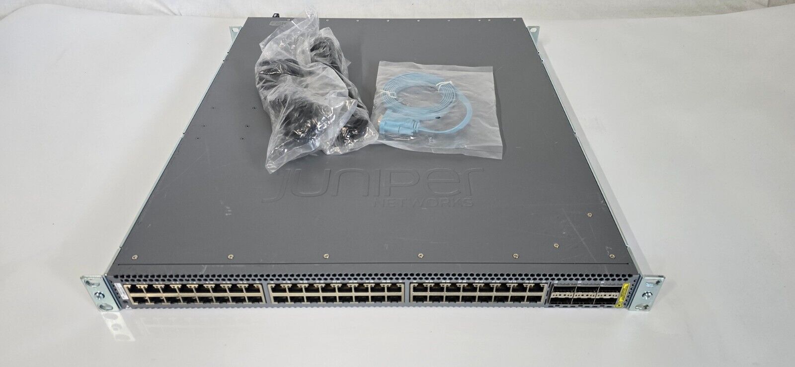 Juniper QFX5100-48T-AFO 48 Port RJ45 10G 6 Port QSFP 40G AFO Network Switch