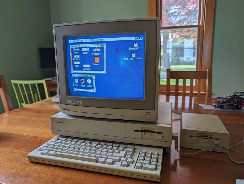 Commodore Amiga 1000, 512K RAM w/1080 Monitor and 1010 External Drive