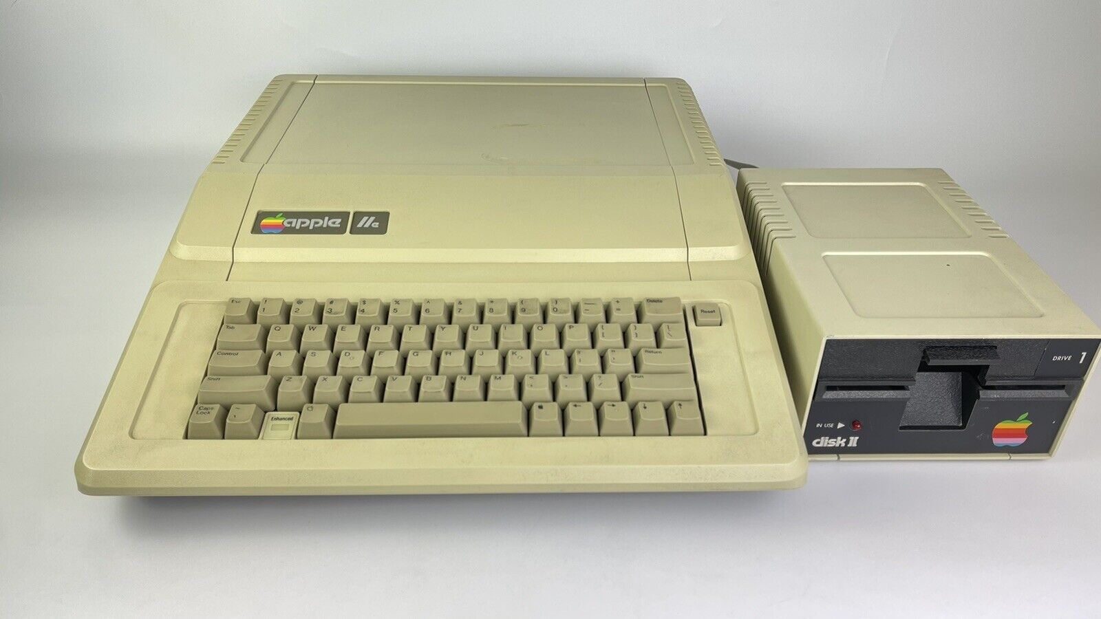 Vintage Apple 2e Computer Model A2S2064 With 1 Apple Disk II Drive Untested