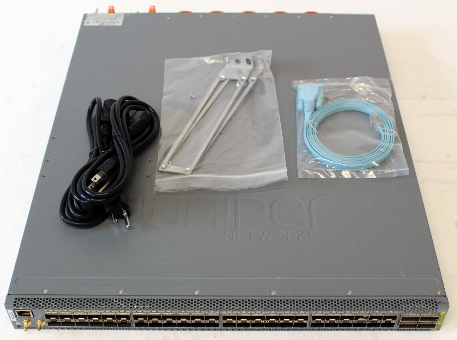 Juniper QFX5110-48S-AFO Switch, 48X 1/10GBE with 4X 40/100G QSFP+ *MINOR DAMAGE*