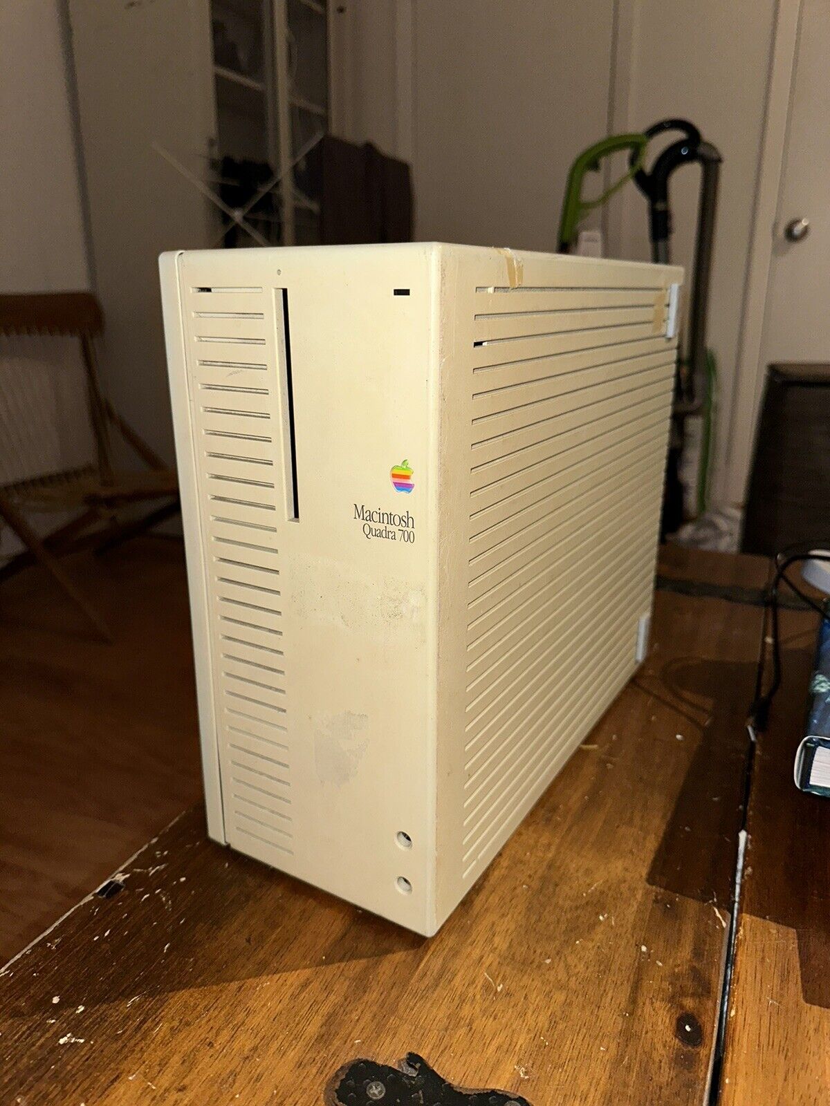 Vintage Apple Macintosh Quadra 700 Computer PC Shell