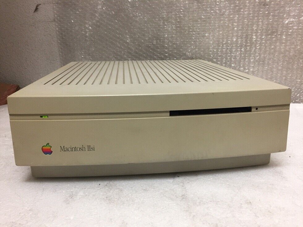 Vintage Apple Macintosh IIsi  M0360 - Powers On