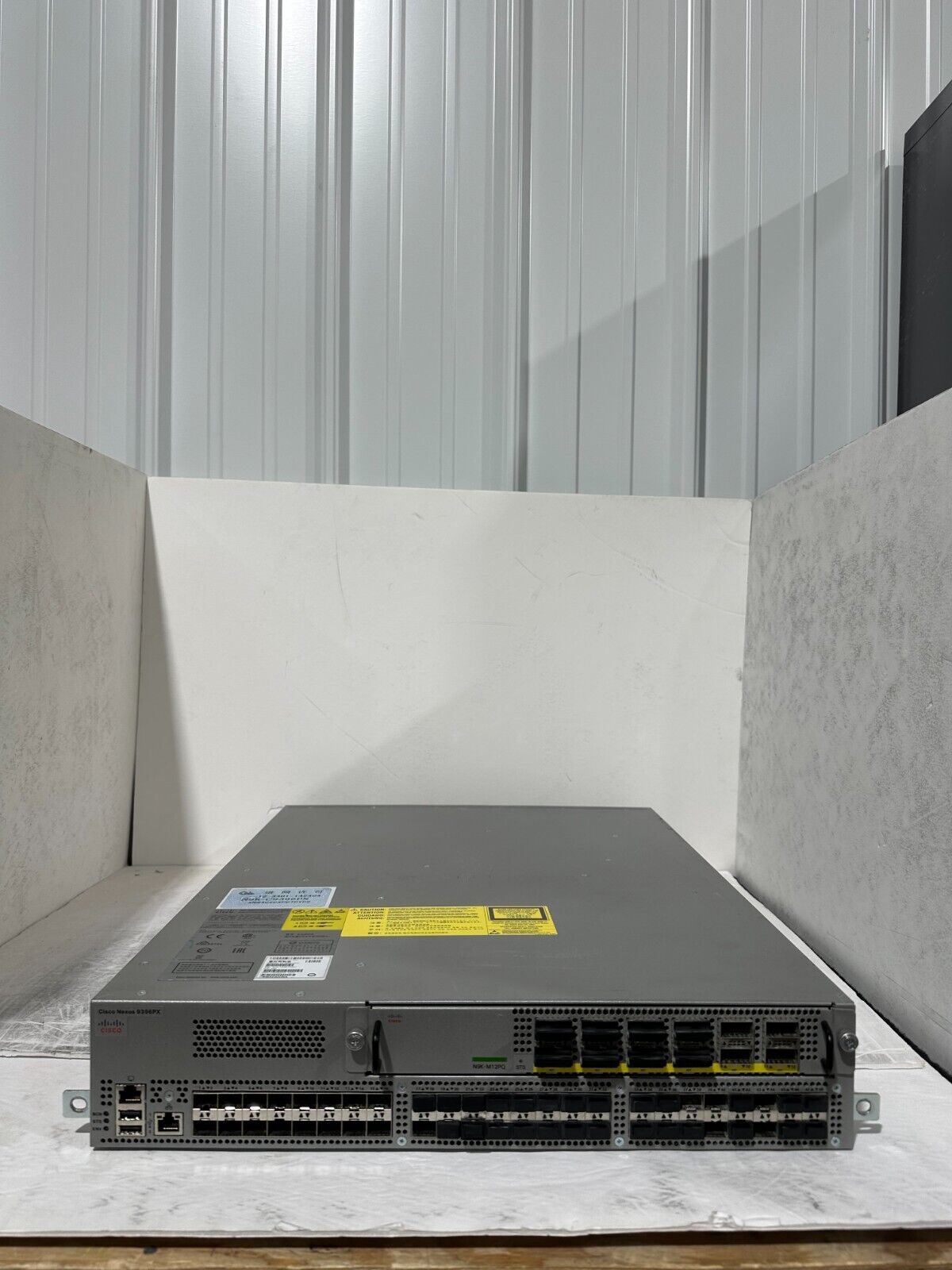 Cisco Nexus N9K-C9396PX 48-Port 1/10G SFP+ 12-Port 40G QSFP N9K-M12PQ Dual-Power