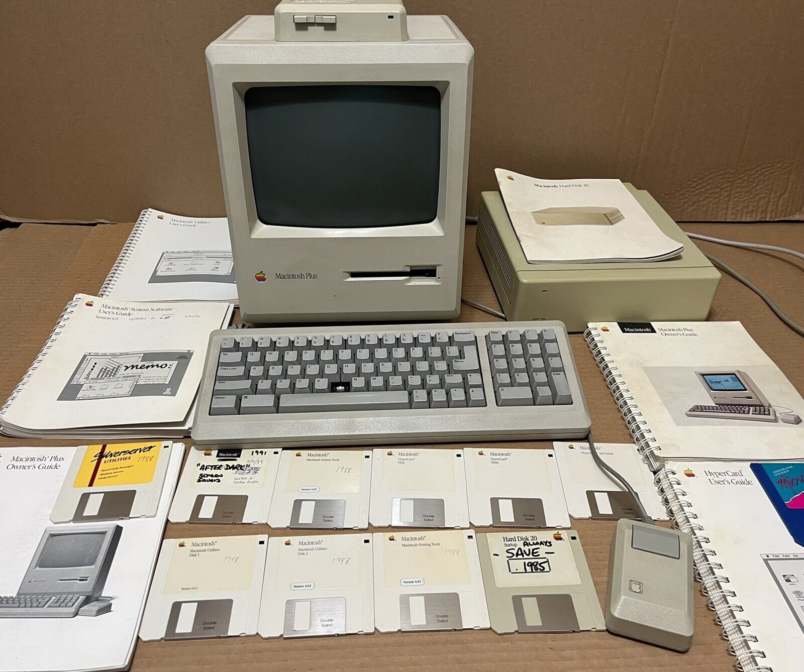 Vintage Apple Macintosh Plus 1Mb Computer M0001A Keyboard Mouse Hard Disk 20