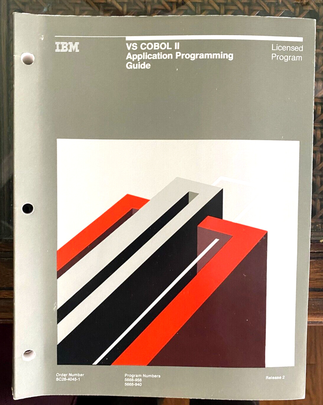IBM VS COBOL II Application Programming Guide Release 2. 1986 Vintage Mainframe.