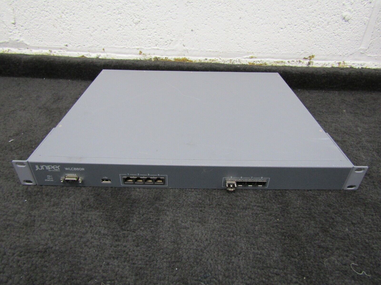 USED Juniper WLC880R LAN Controller 128 AP 8-Port Wireless 