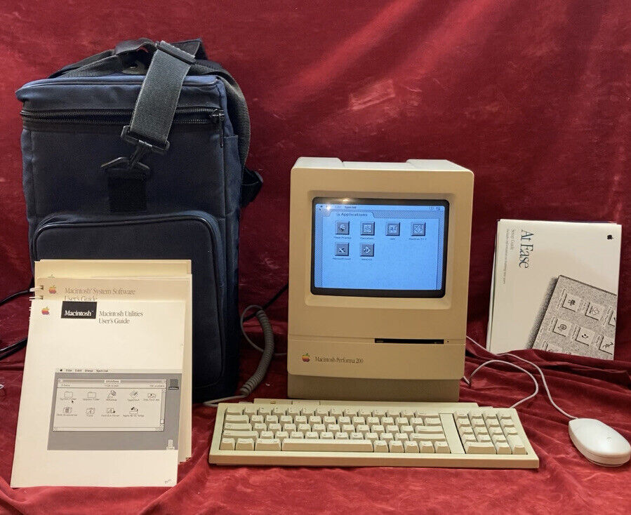 Vintage Apple Macintosh Classic II Performa 200 M4150 Computer Keyboard Mouse