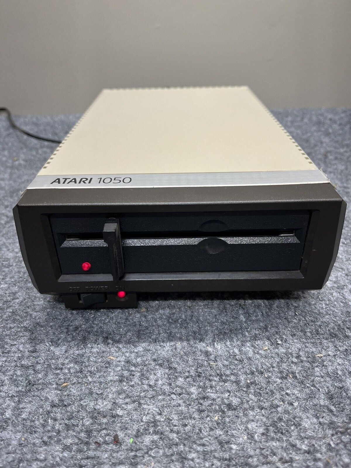 Atari 1050 Disk Drive with Power Adapter Supply  Powers ON PLEASE READ