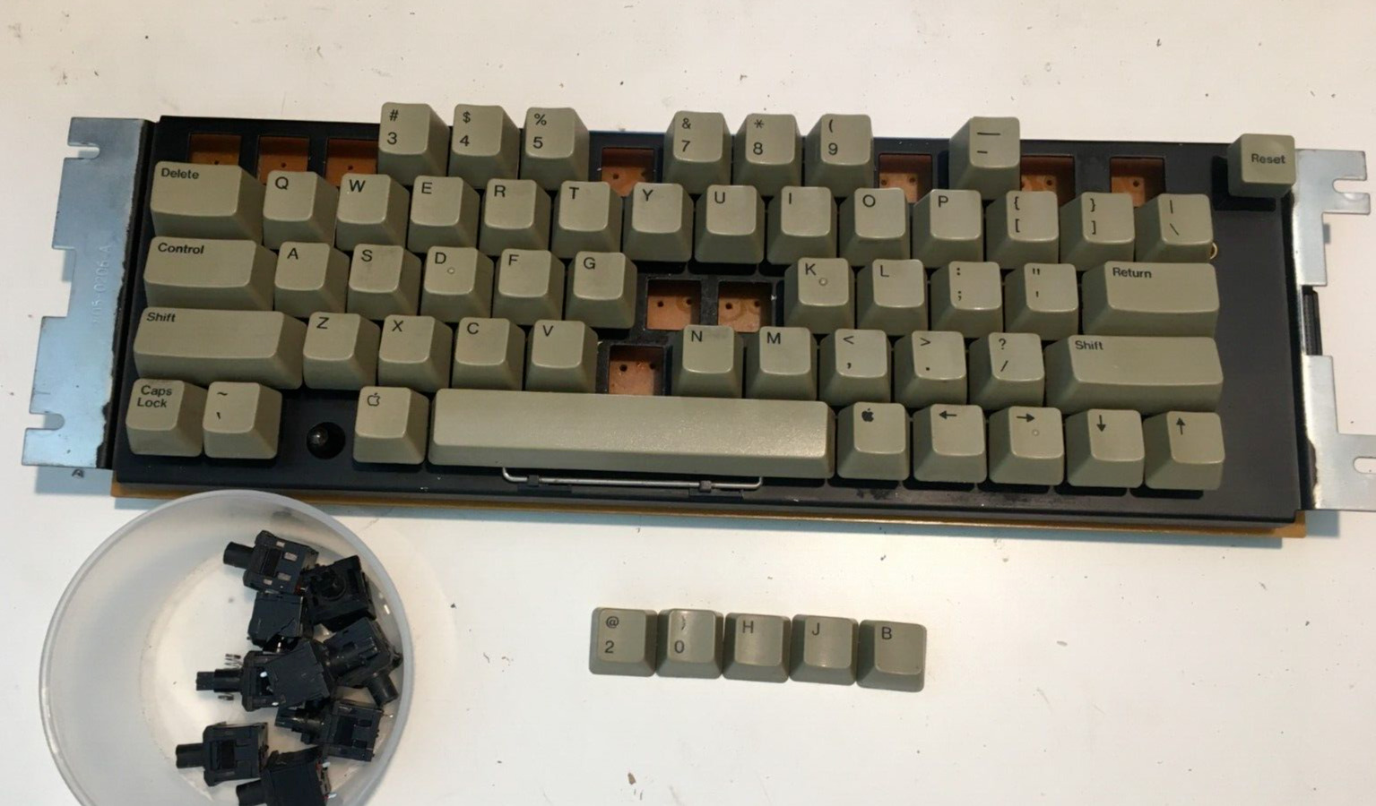 Vintage Apple IIe Computer Keyboard. For Parts or repair.