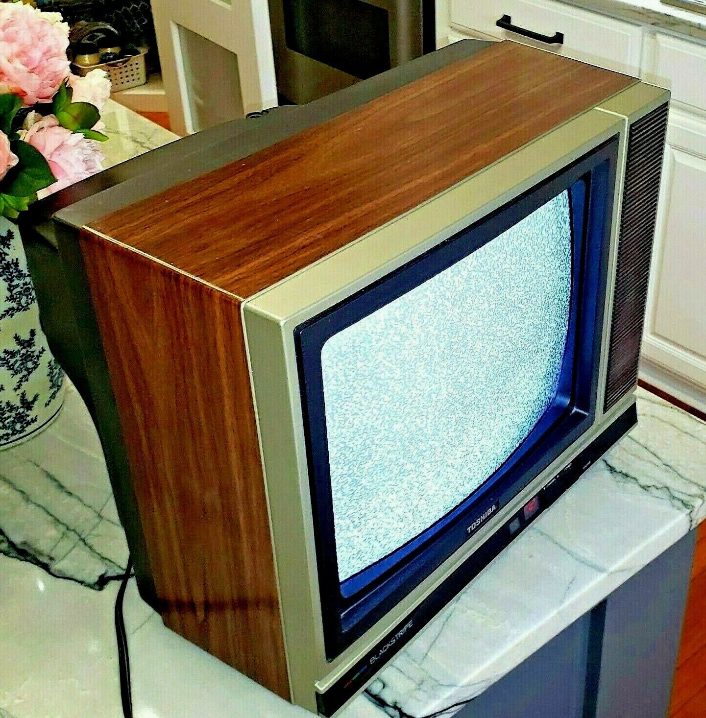Vintage TOSHIBA Blackstripe CRT Color Television Retro Gaming 1980\'s TV WORKS 