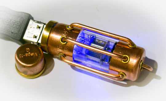 Handmade USB Flash drive 512 GB USB 3.0 Steampunk lamp radio vacuum tube