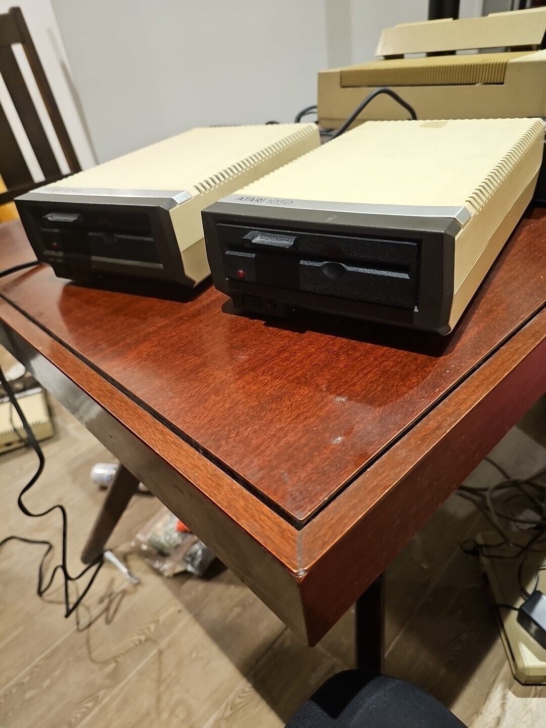 Vtg  Atari 800 and Atari 1050 Floppy Disk Drive 5.25” Powers On 