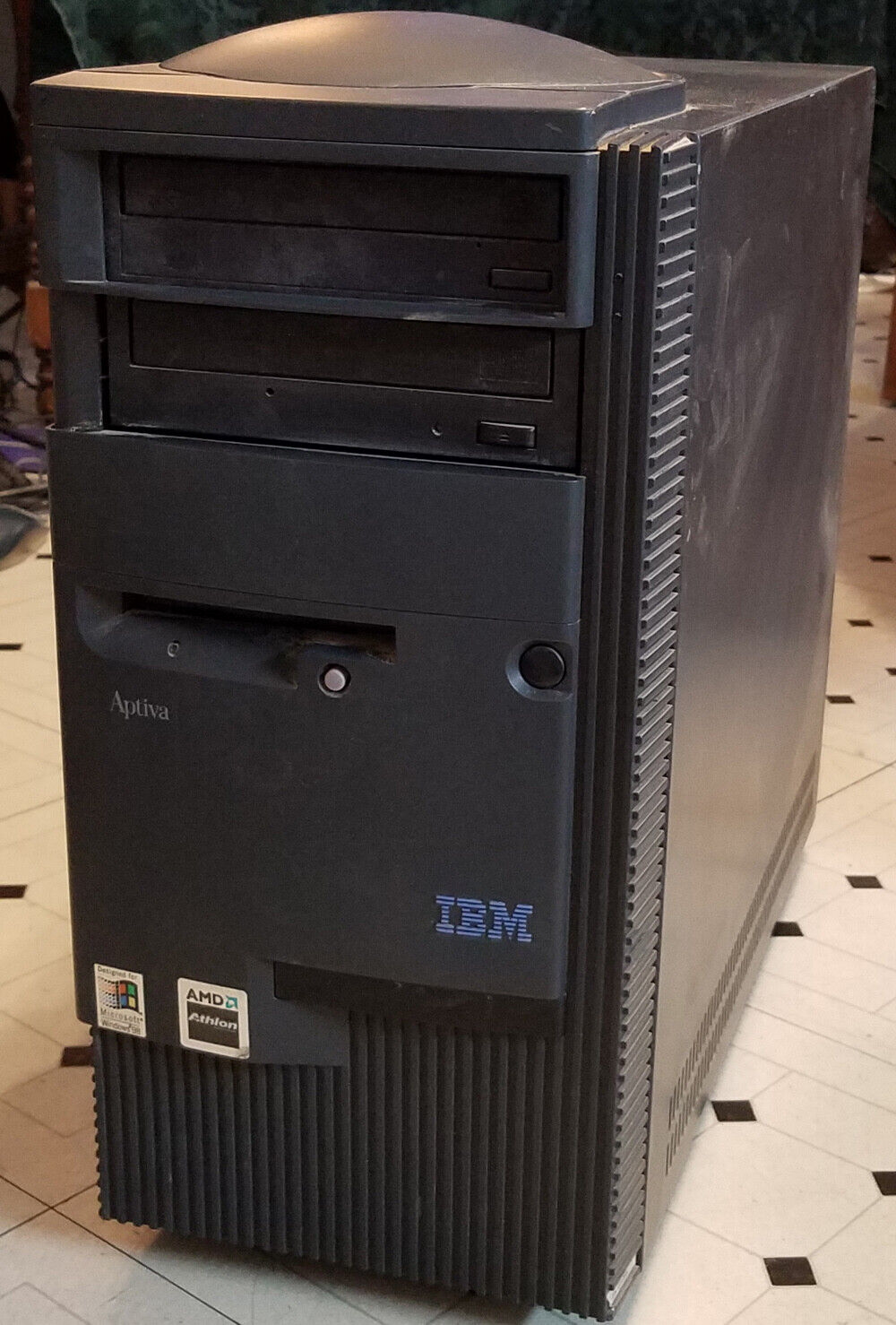 Vintage IBM Aptiva  2174 - 882 Tower Desktop powers up