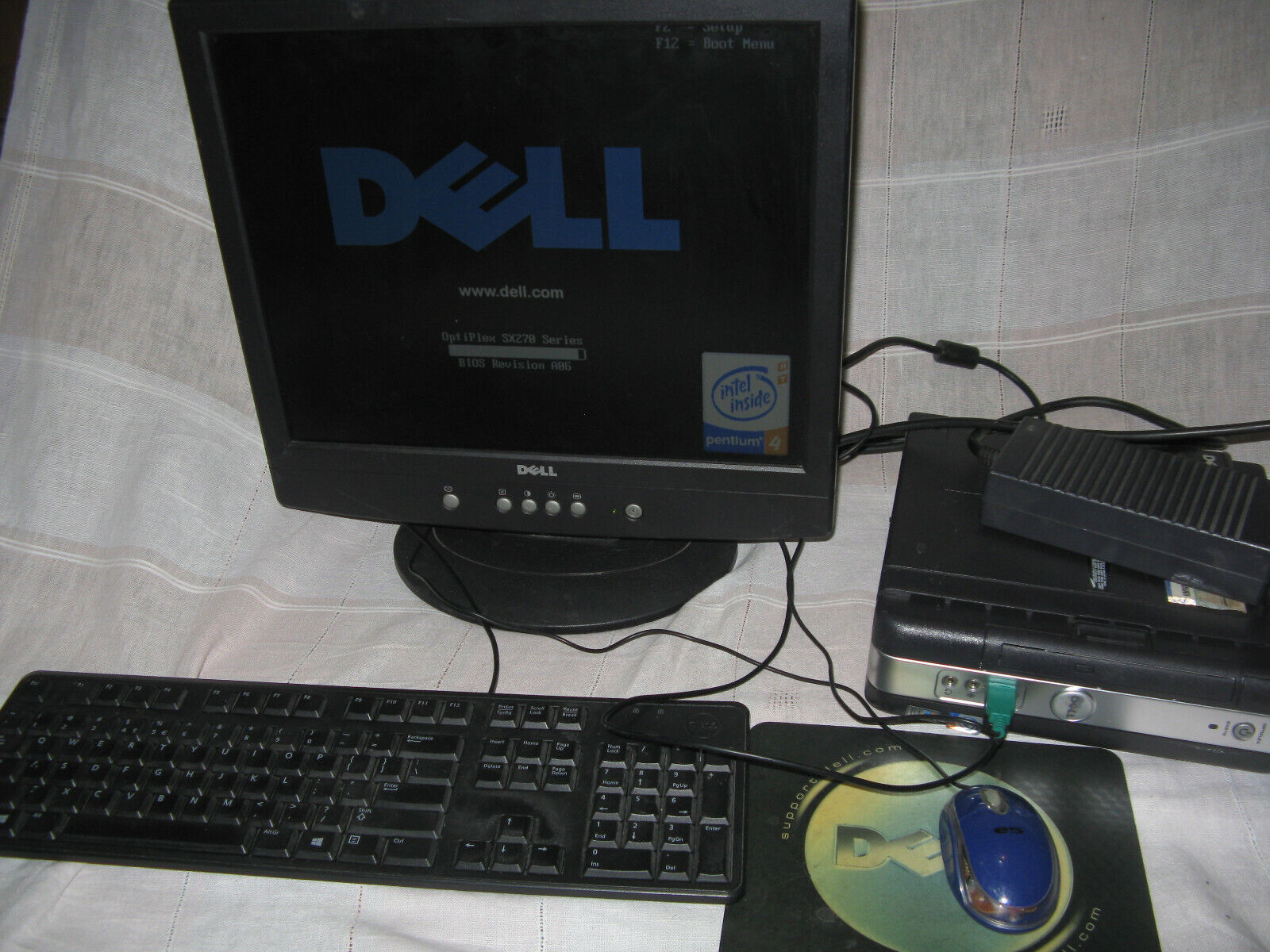 Dell Optiplex SX270 P4 3 GHz, 1 GB ram, LCD 17, HDD 40GB, XP License, Knoppix
