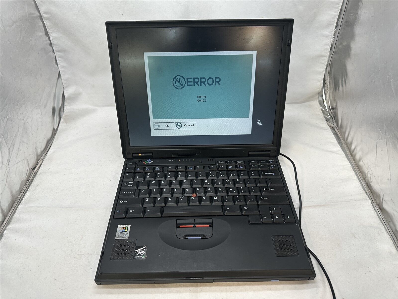 Vintage IBM ThinkPad 600X Laptop Pentium III 196MB RAM No HDD
