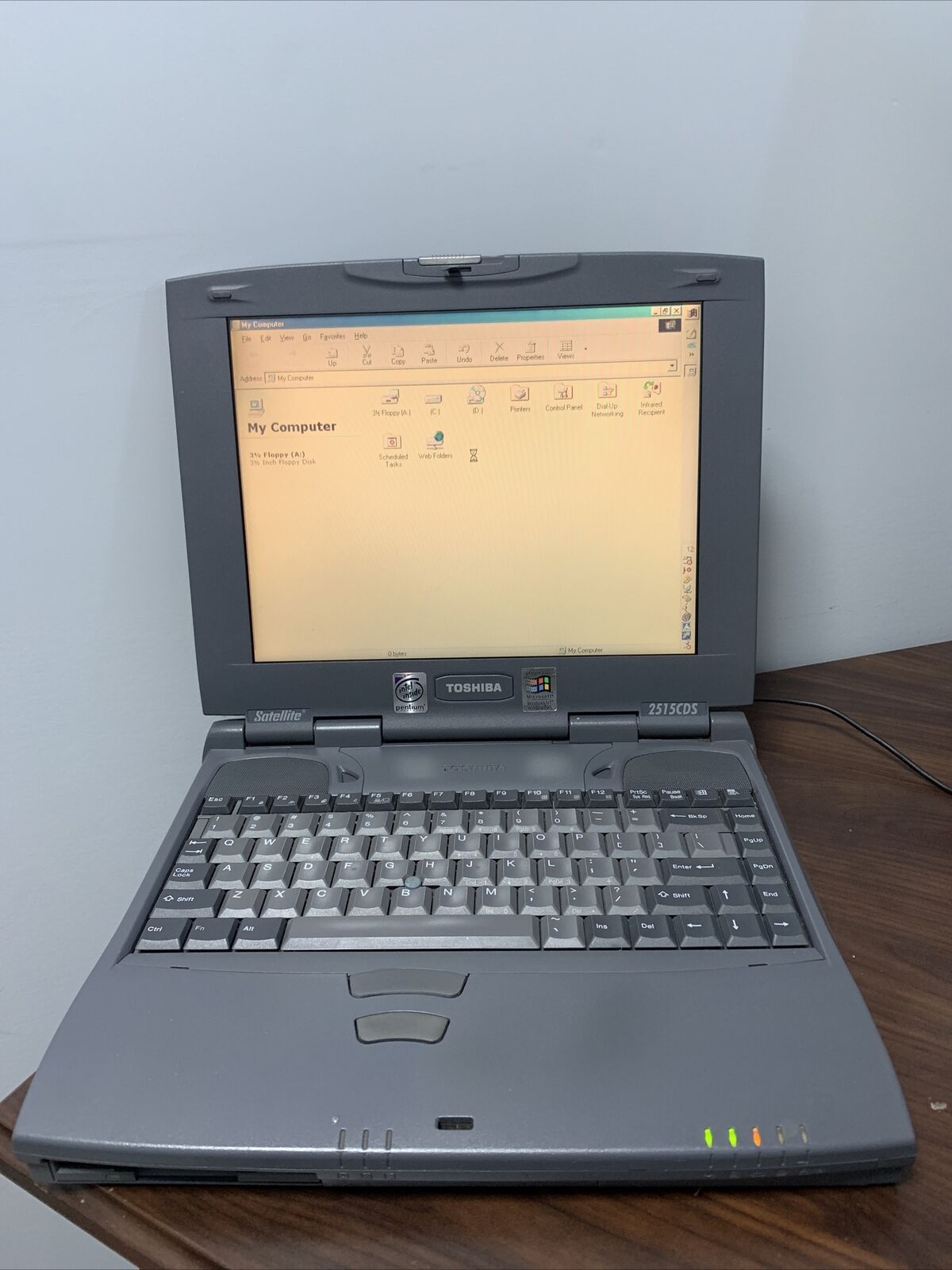 Vintage Toshiba Satellite 2515CDS Pentium Laptop Windows NT 98 Gray Intel Works