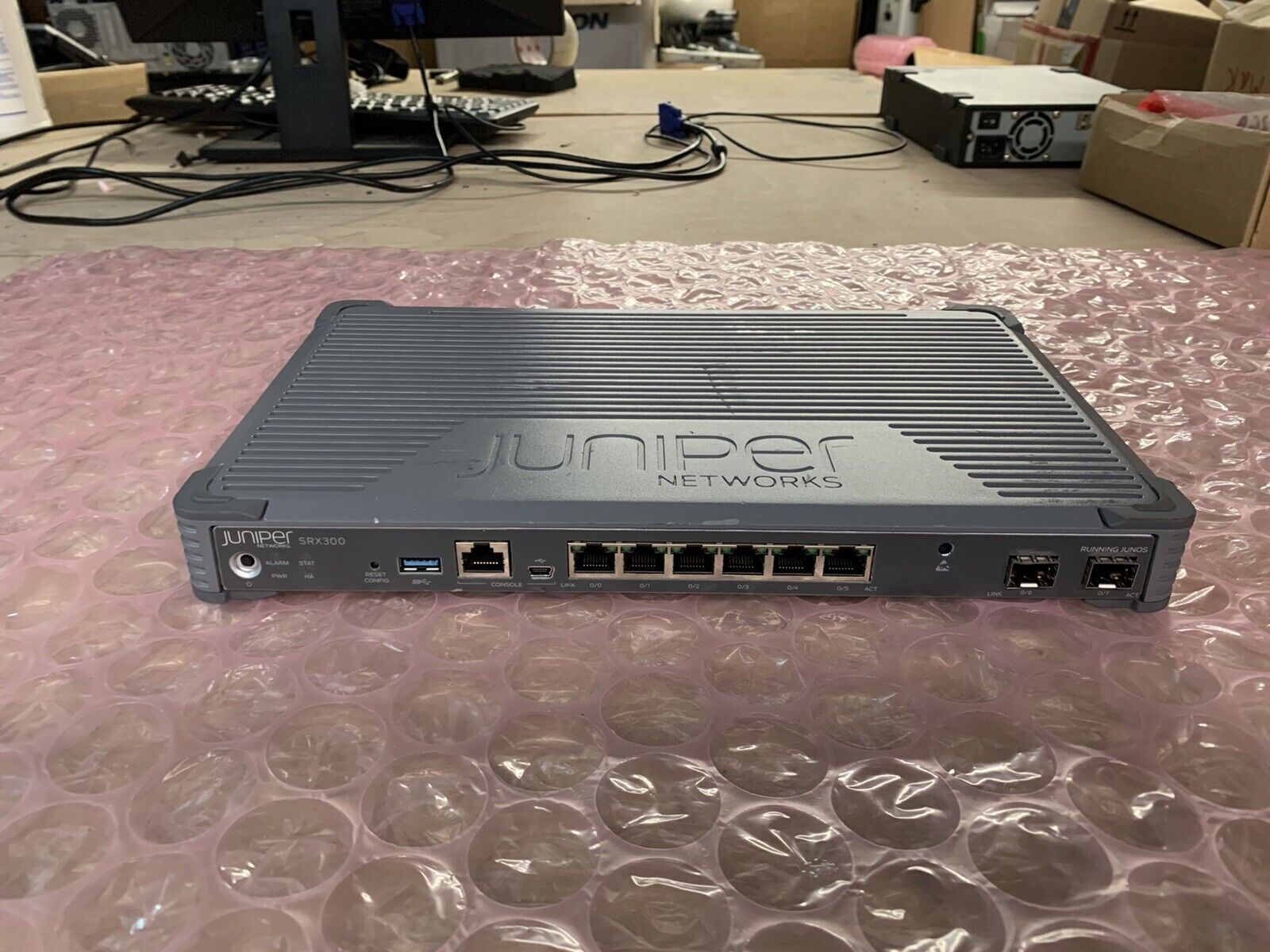 Juniper Networks SRX300 Services Gateway Router Firewall Nice