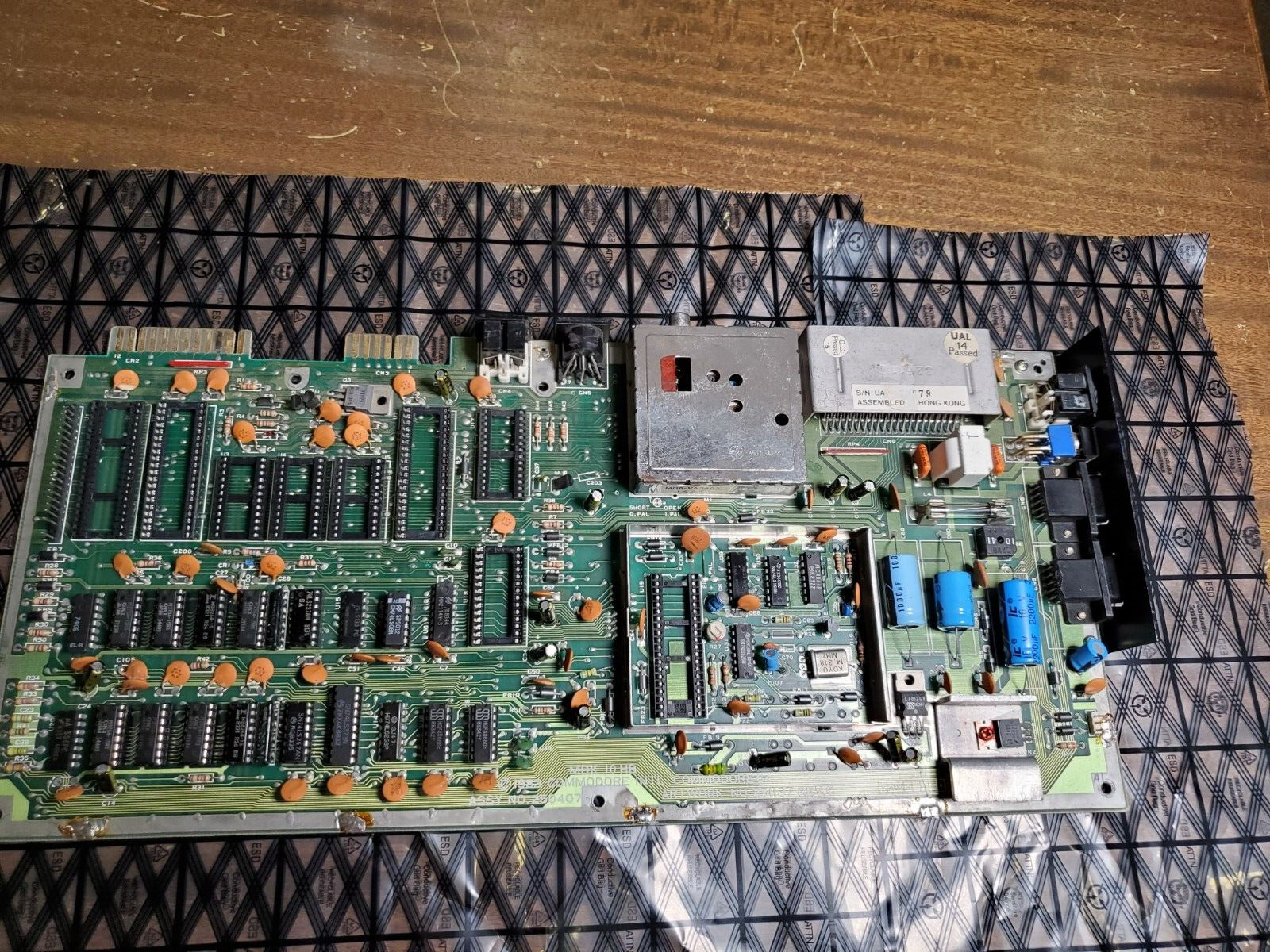 Commodore 64 C64 250407 rev c  motherboard repaired Recapped Tested Working