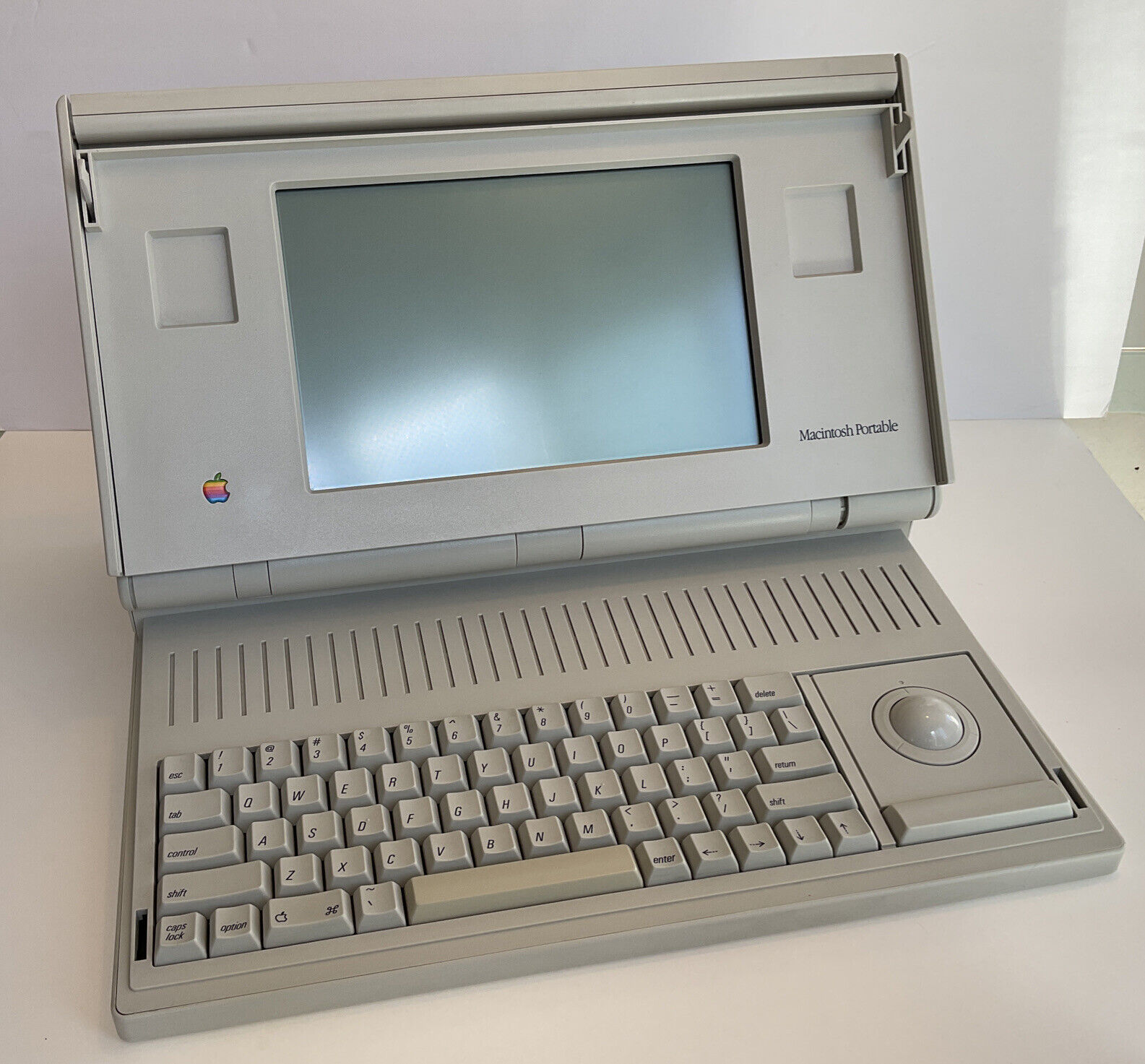 Apple Macintosh Portable Computer. Vintage. For Display, Parts or repair. M5120