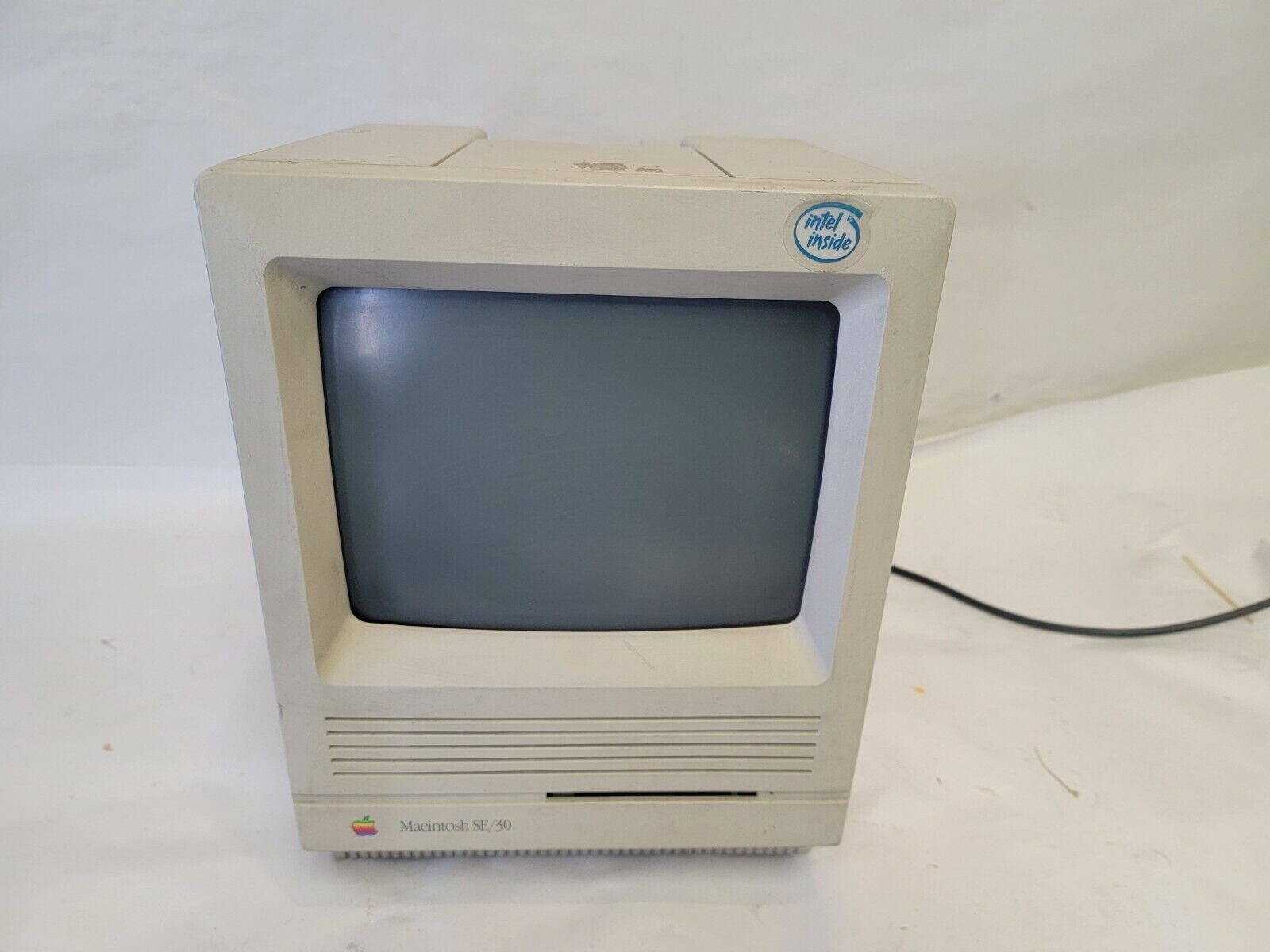 Vintage Apple Macintosh SE/30 M5119 Computer, Turns On But Nothing On Screen