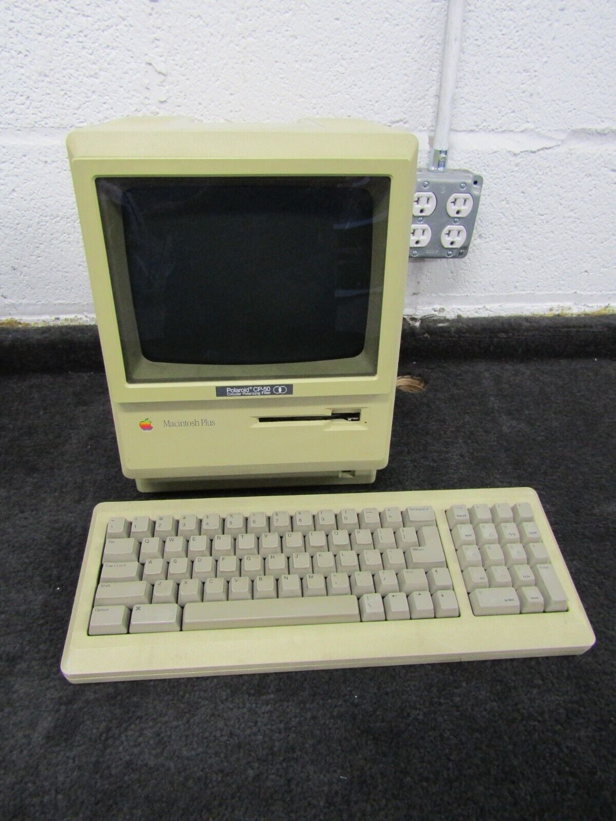 Vintage 1984 Apple Macintosh Plus 1Mb M0001A Platinum w/ Keyboard 